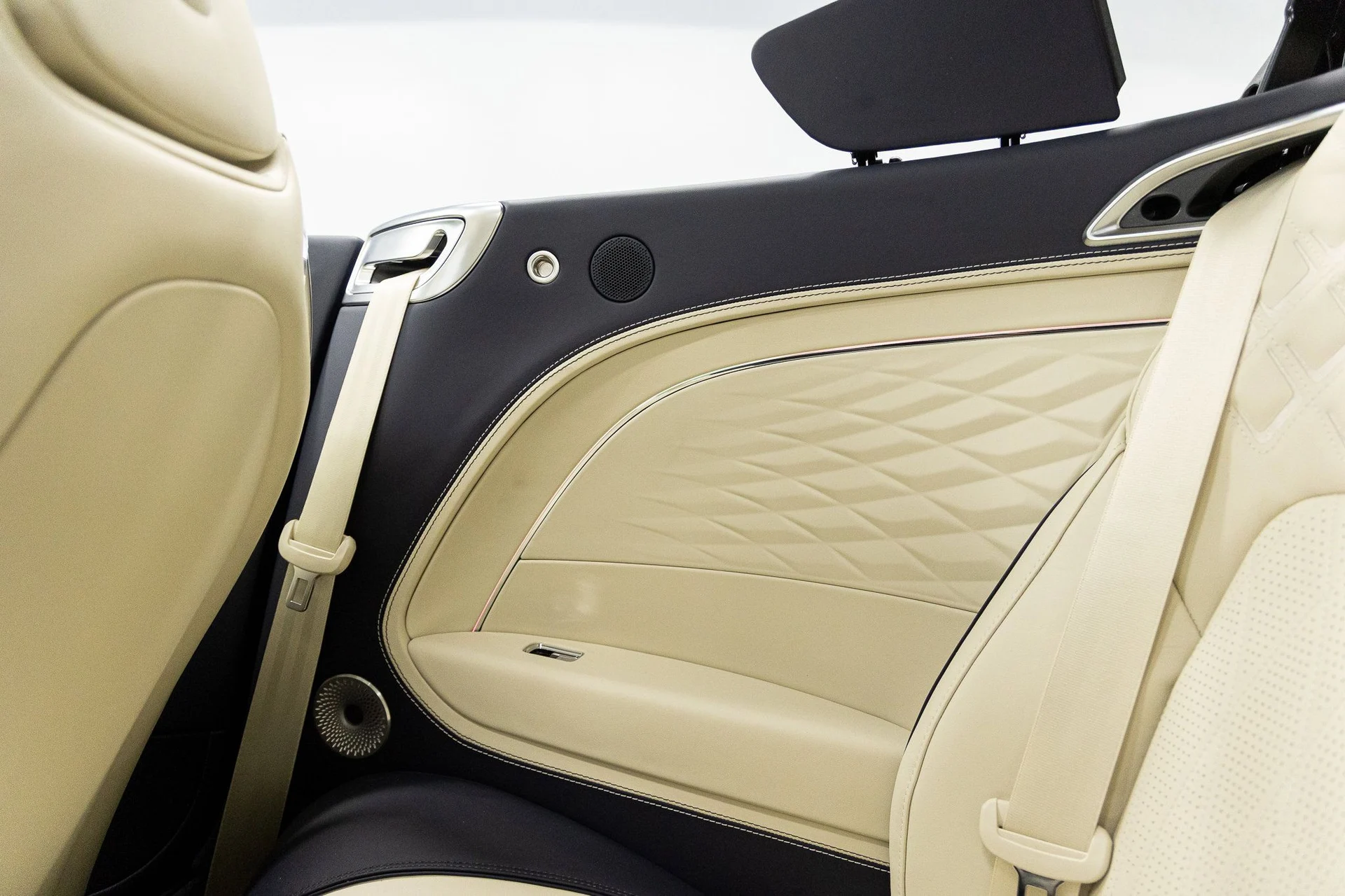 mph037_3326131695_e556cdc9d84aae7b6d677665b33eb923x_5ea8da7a29