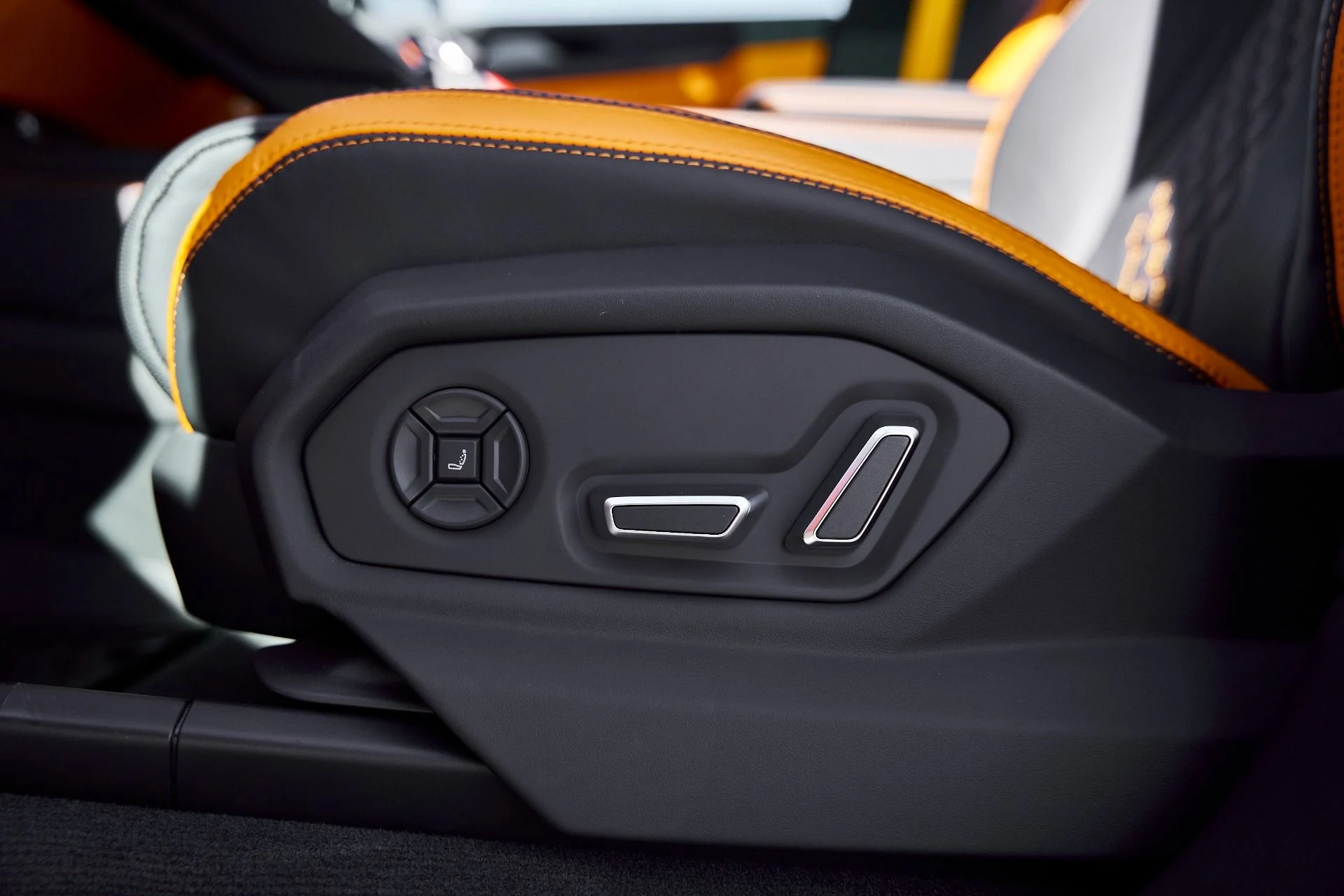 mph037_3328738196_Used_2024_Lamborghini_Urus_S_1768961915_03fd6fc7d8