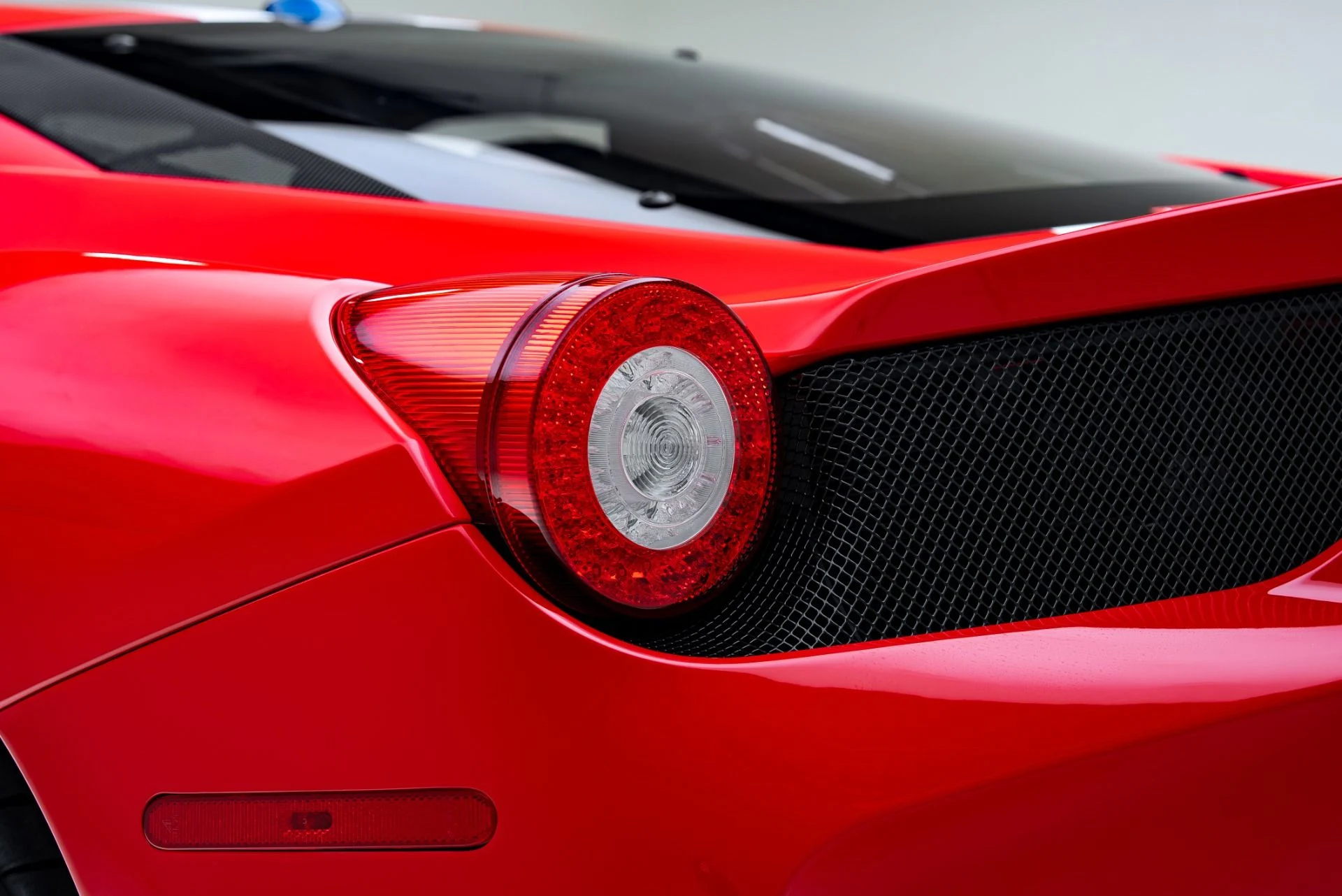 mph037_3330128103_Used_2015_Ferrari_458_Speciale_1777334454_f4bd77386c