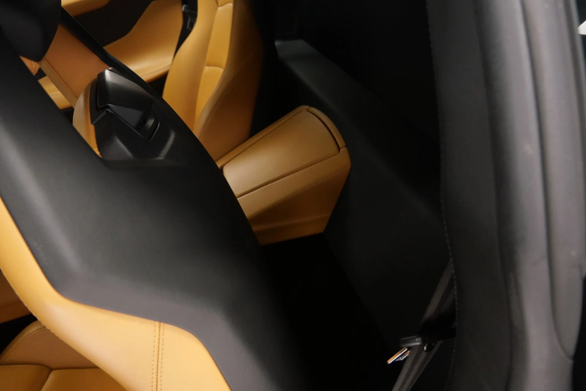 mph037_3334558799_Used_2014_Lamborghini_Aventador_LP_700_4_Beautiful_Color_Combination_Transparent_Engine_Bonnet_1774983686_e81fca49c3