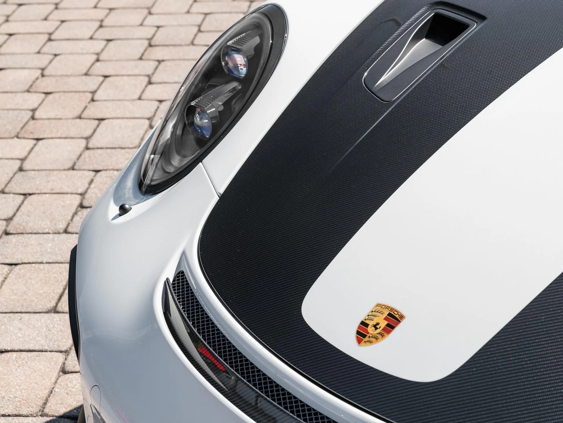 mph037_3339896939_Used_2018_Porsche_911_GT_2_RS_1763589972_ce20083a6a