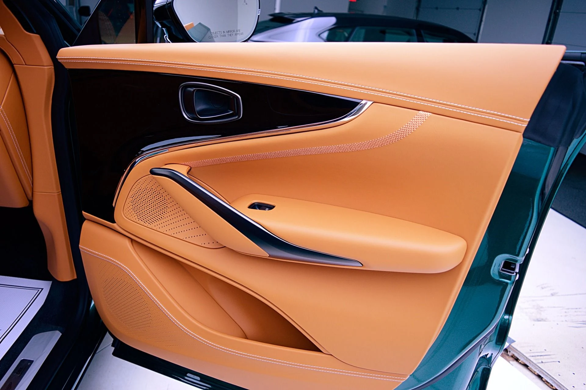 mph037_3344711316_New_2025_Aston_Martin_DBX_707_0006d09dd6
