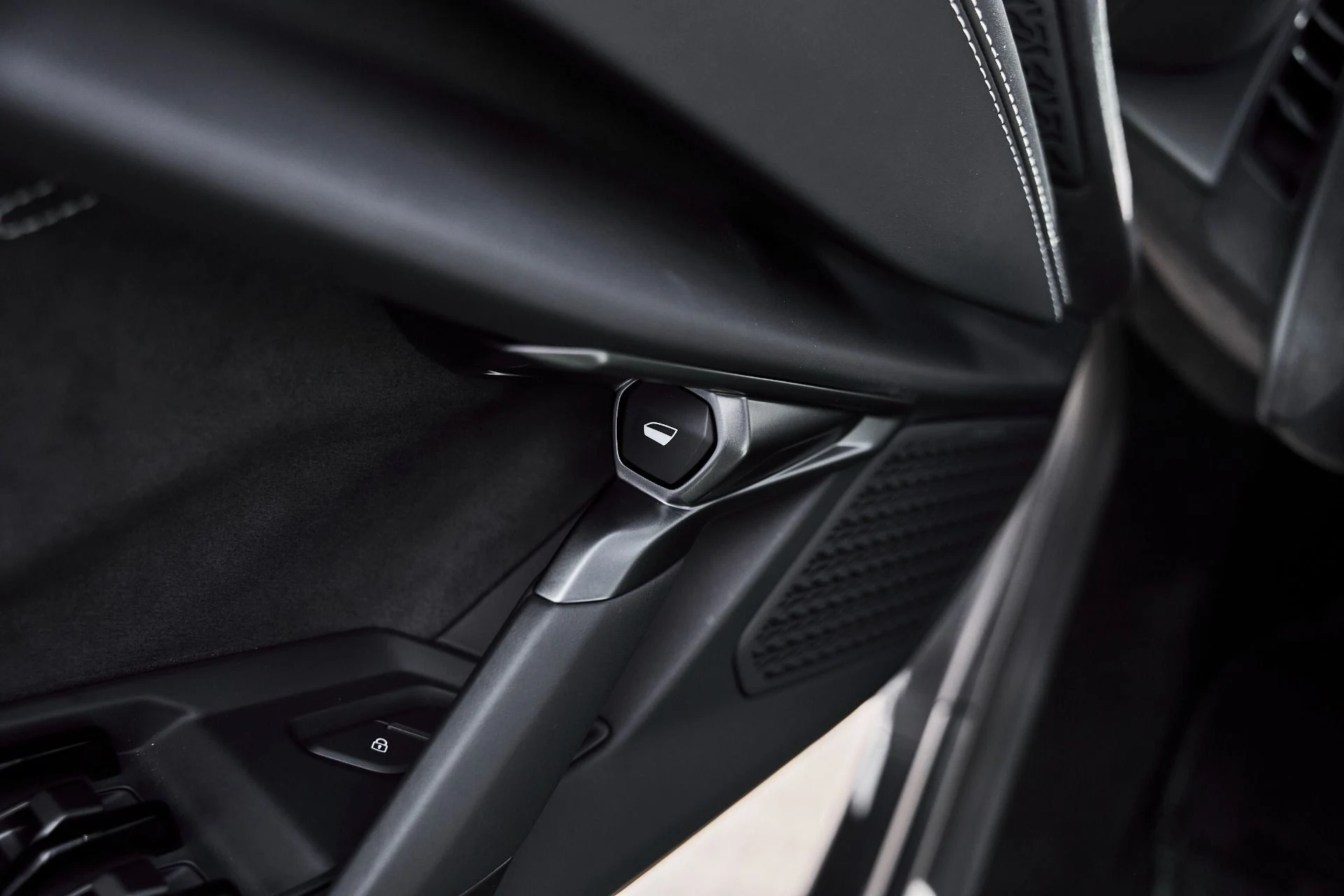 mph037_3353491481_Used_2026_Lamborghini_Revuelto_Base_1777078406_23077267c8