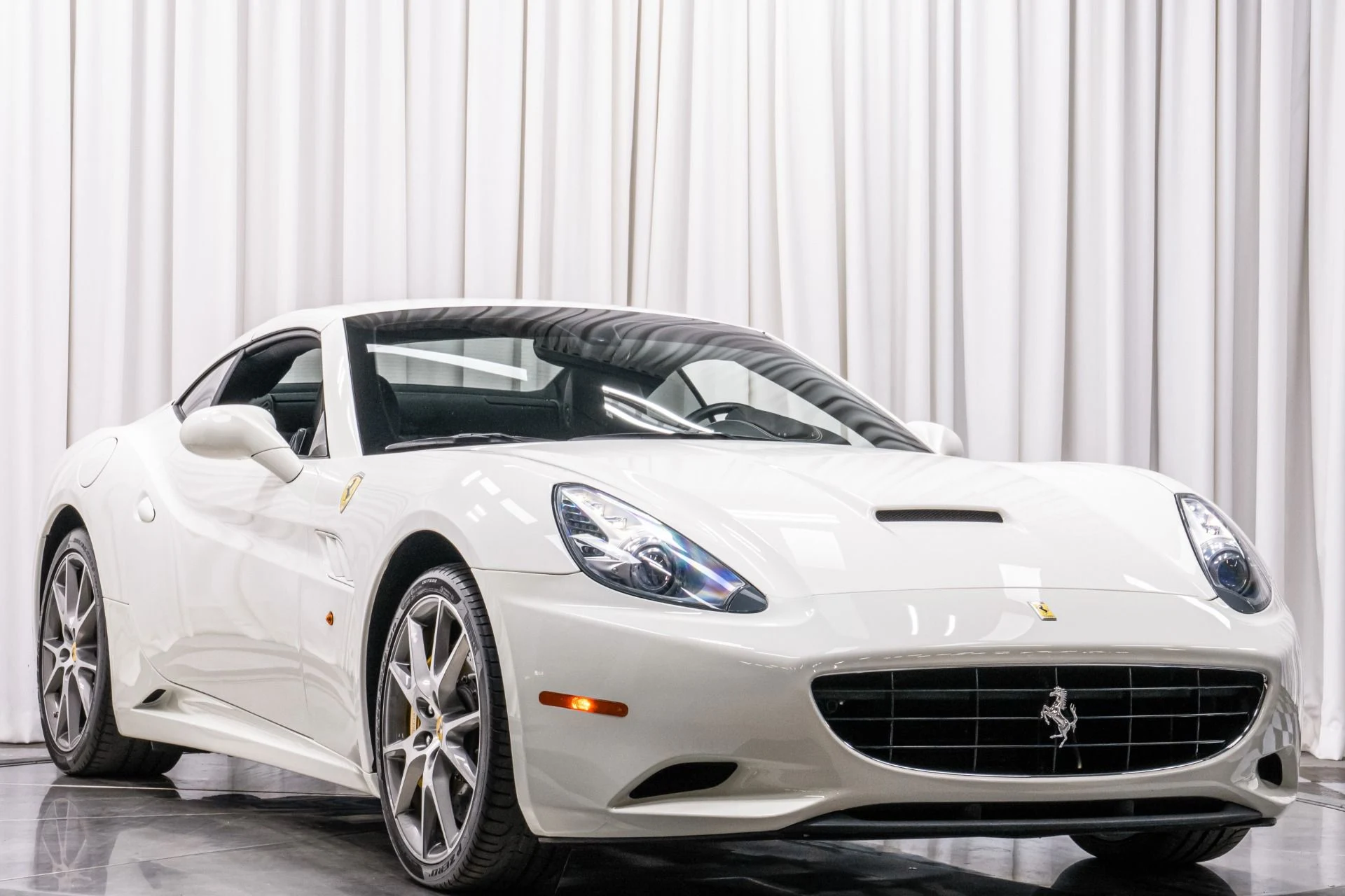 mph037_3357386746_Used_2014_Ferrari_California_1762200649_0328d505a9