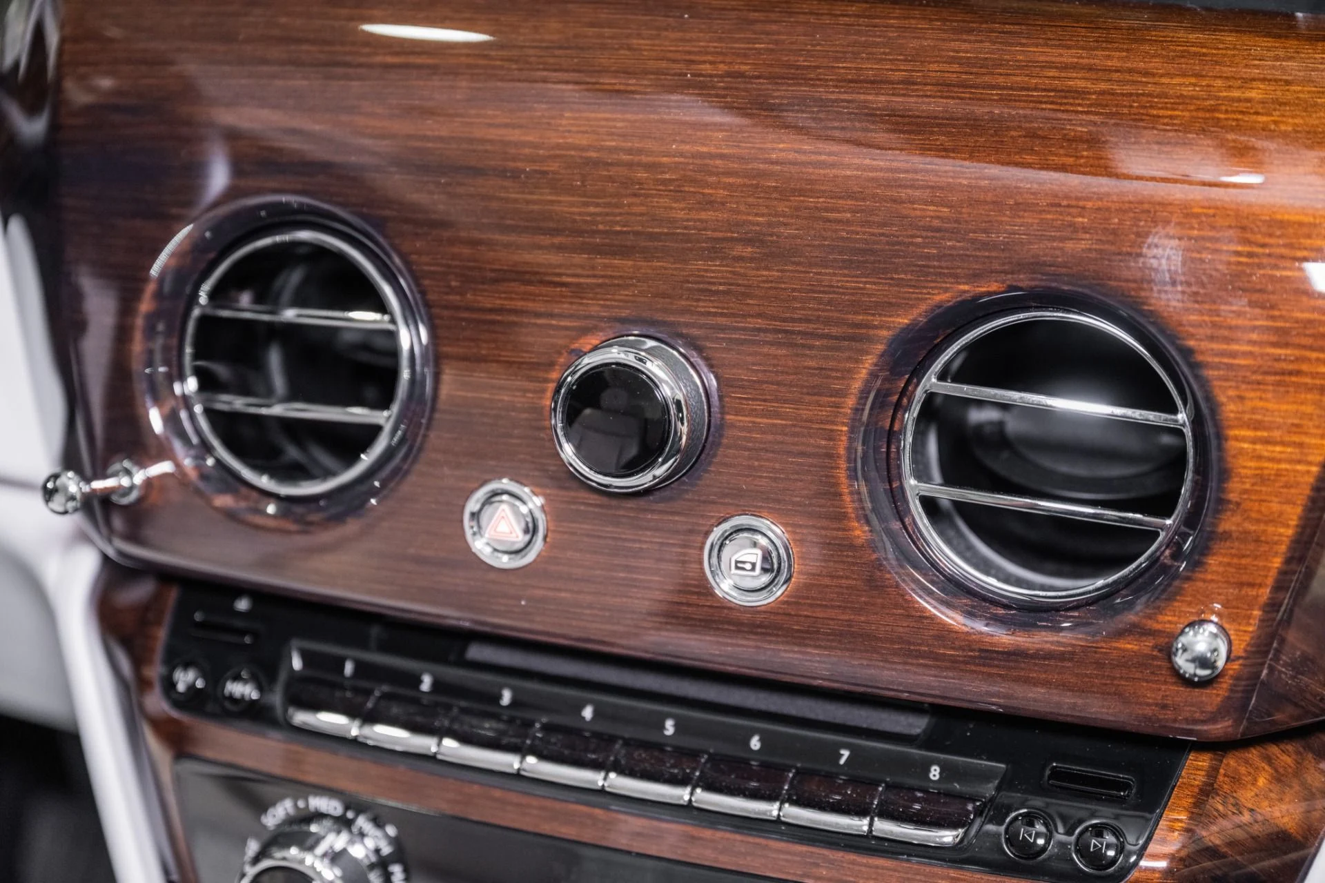 mph037_3358297667_Used_2018_Rolls_Royce_Phantom_1778080077_f18b9691ca