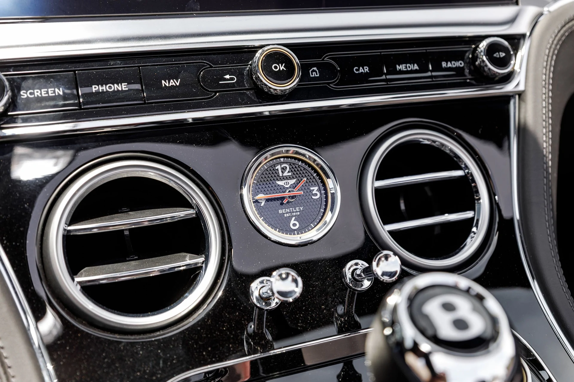 mph037_3374334036_8222725f3160723ded45bf403cf7f29dx_ad37708a1e