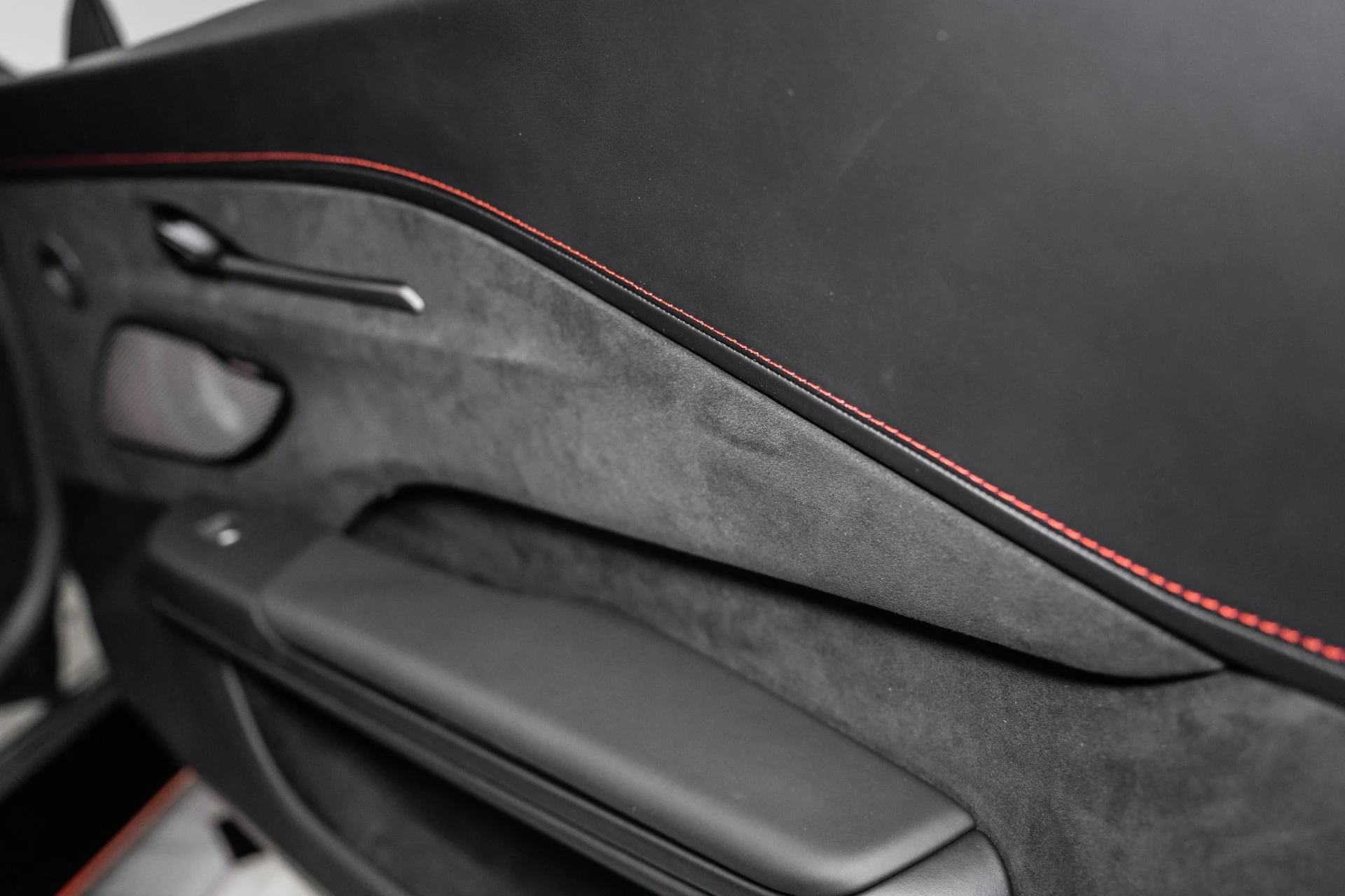 mph037_3375994991_New_2026_Aston_Martin_Vantage_S_1776402995_65ac004515