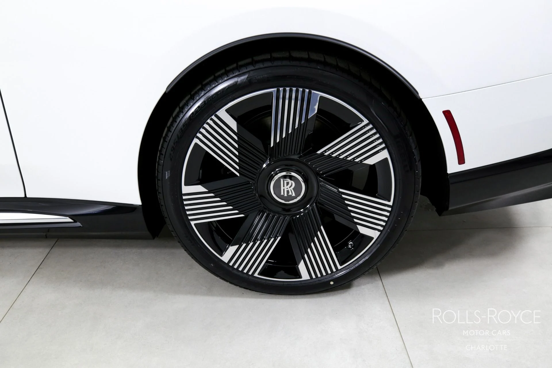 mph037_338713090_Used_2024_Rolls_Royce_Spectre_1711139592_f94ad4cd00