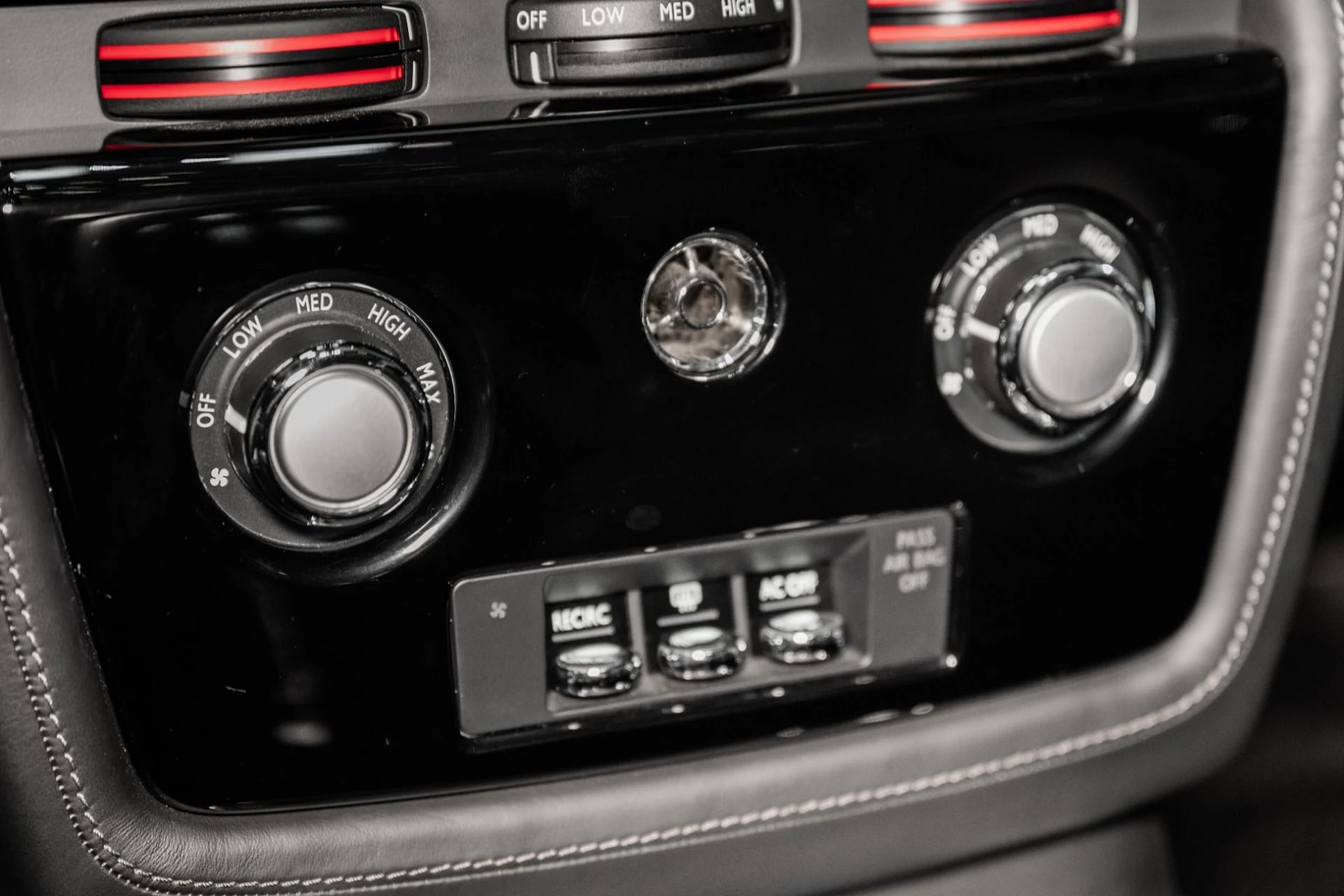 mph037_34018029_Used_2010_Rolls_Royce_Phantom_Coupe_1760972669_0ef14df769