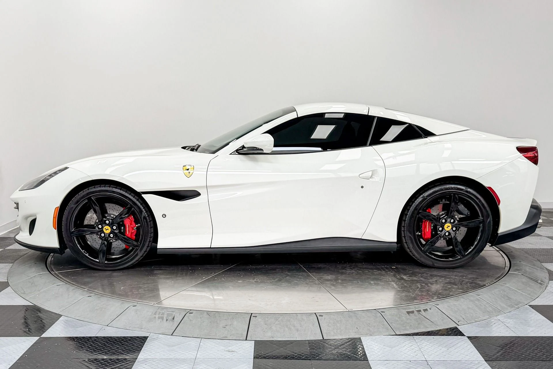 mph037_3417947929_Used_2020_Ferrari_Portofino_591_Horsepower_Two_Tone_Interior_1782839445_646cc00636