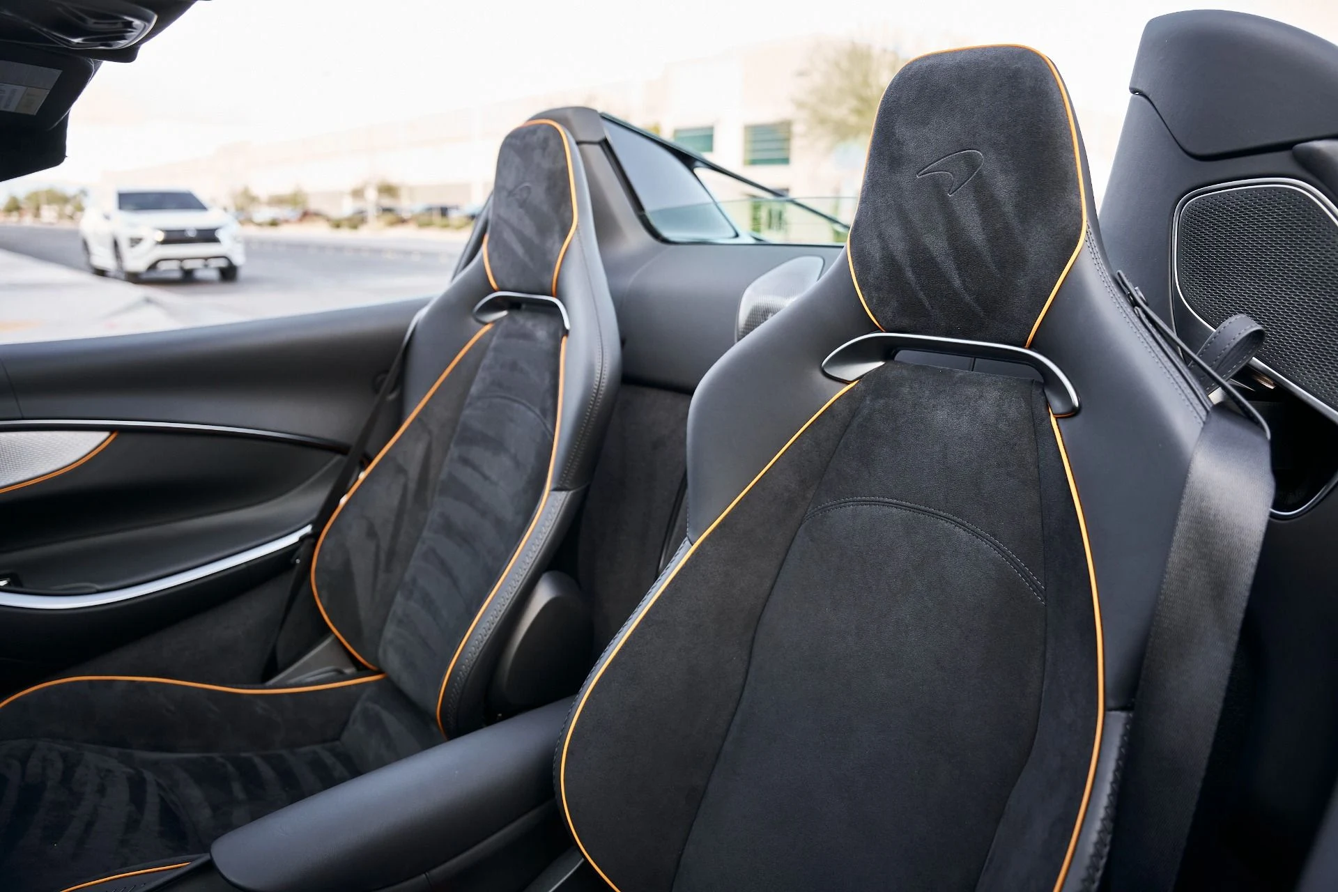 mph037_3419444412_Used_2025_Mc_Laren_Artura_1771382318_37ece56eba