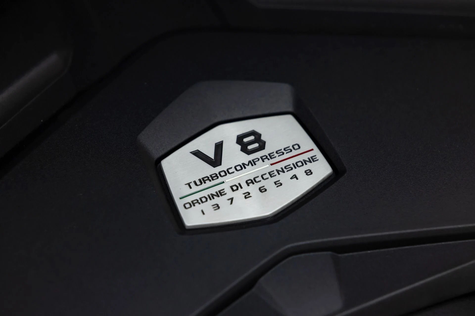 mph037_3447833006_Used_2024_Lamborghini_Urus_S_1766449487_618cd25cf0