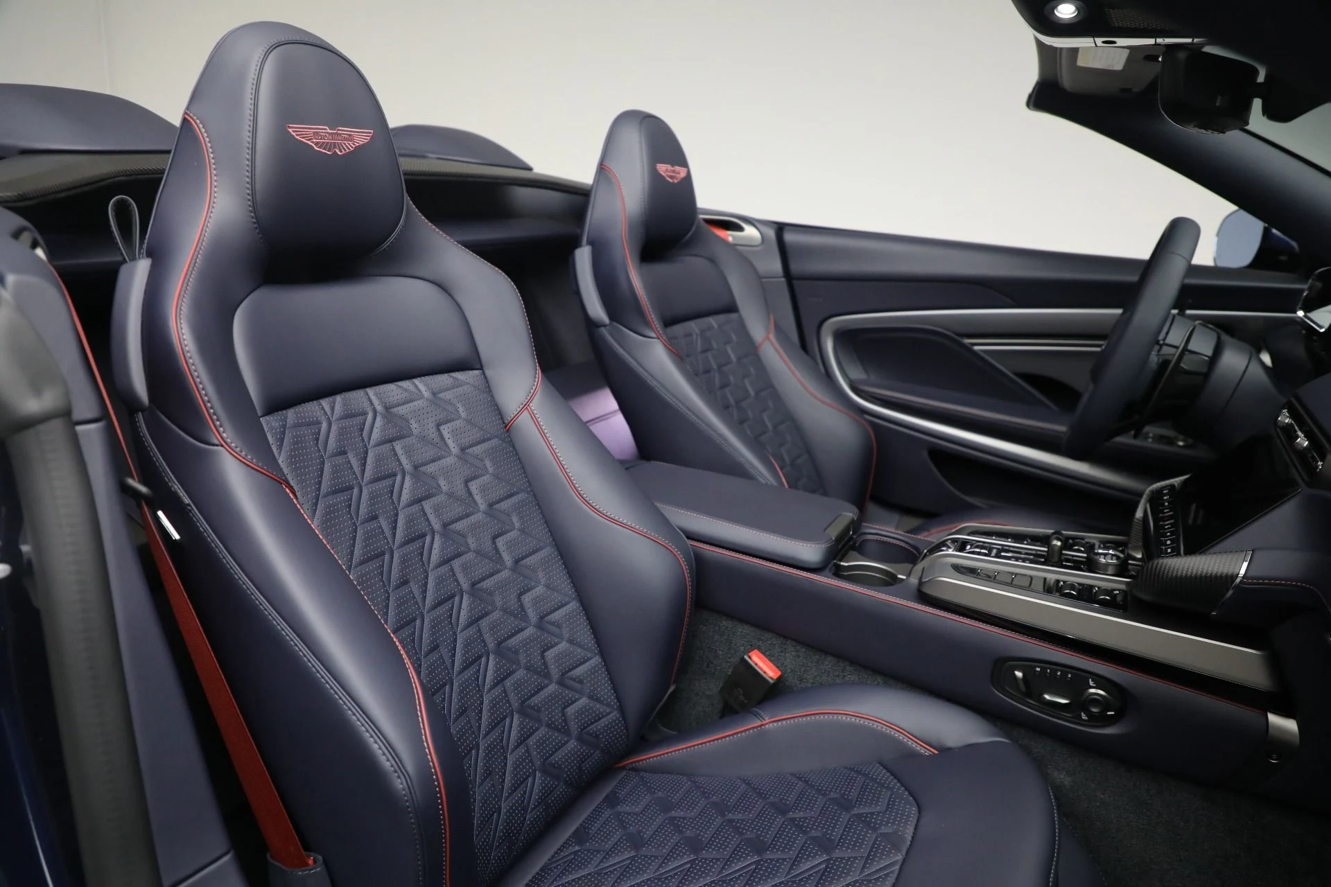 mph037_3448019529_New_2026_Aston_Martin_Vanquish_Volante_1762784366_fd5e6dc9a8