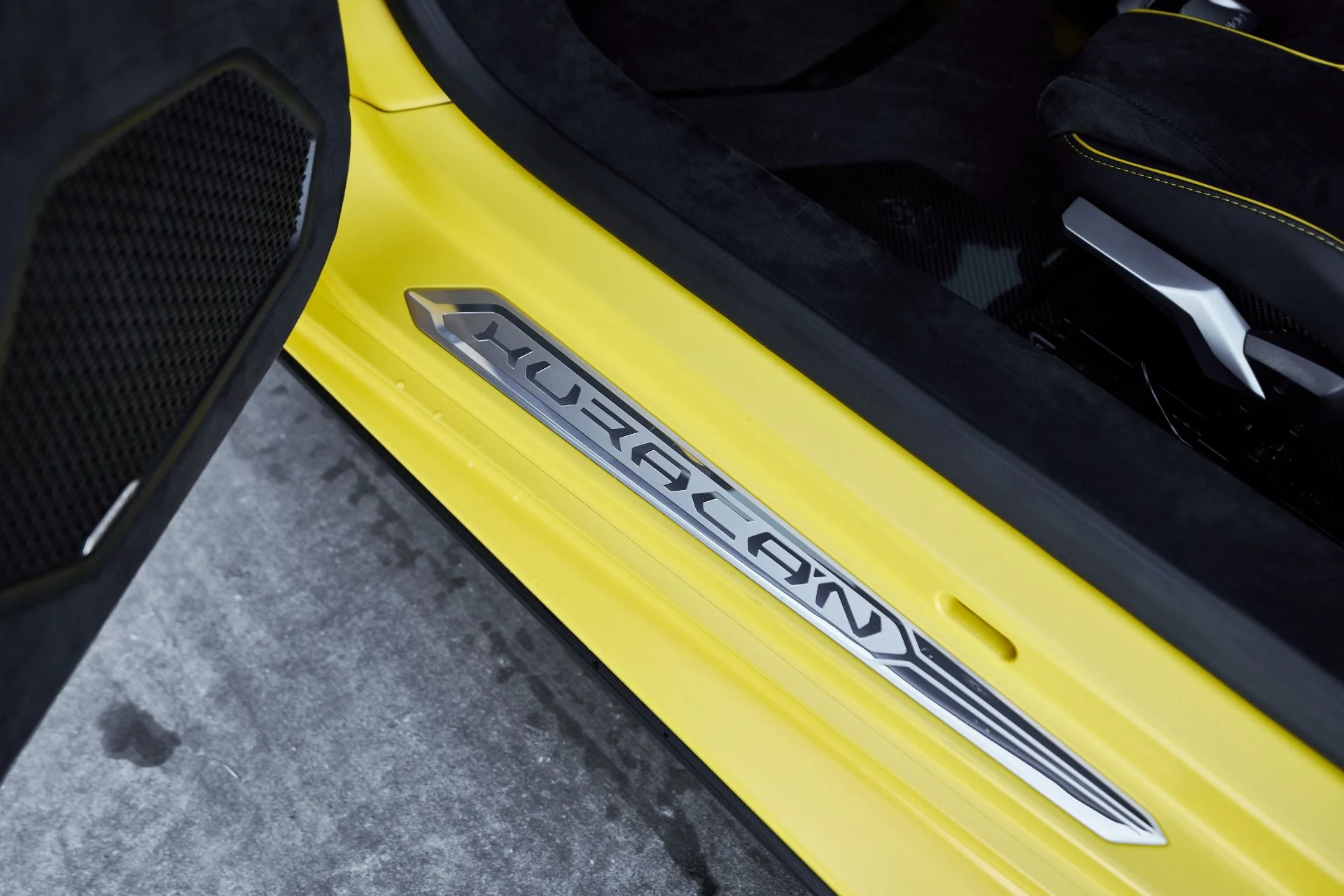 mph037_3456939955_Used_2023_Lamborghini_Huracan_Tecnica_Base_1765333524_cef7933c4c