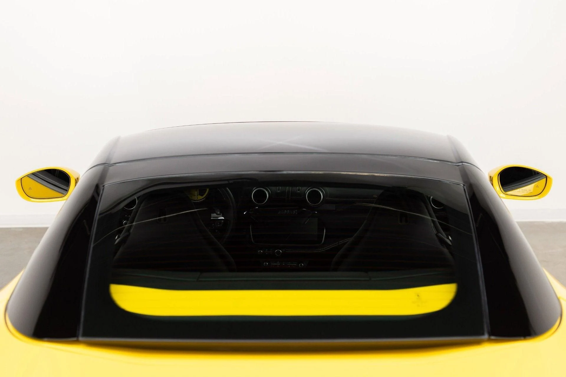 mph037_3462129885_Used_2020_Ferrari_Portofino_1777367921_a67dee739f