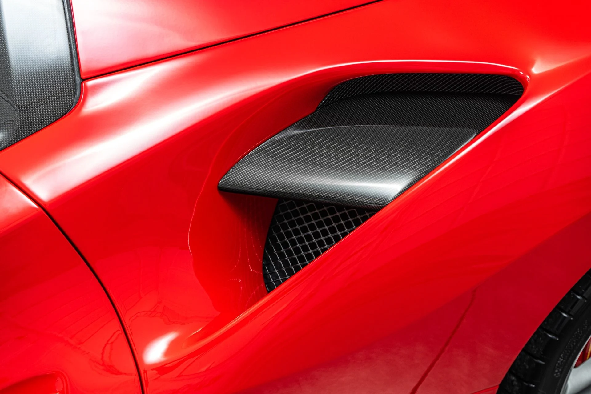 mph037_3465659166_Used_2017_Ferrari_488_Spider_1776892086_563ab01166