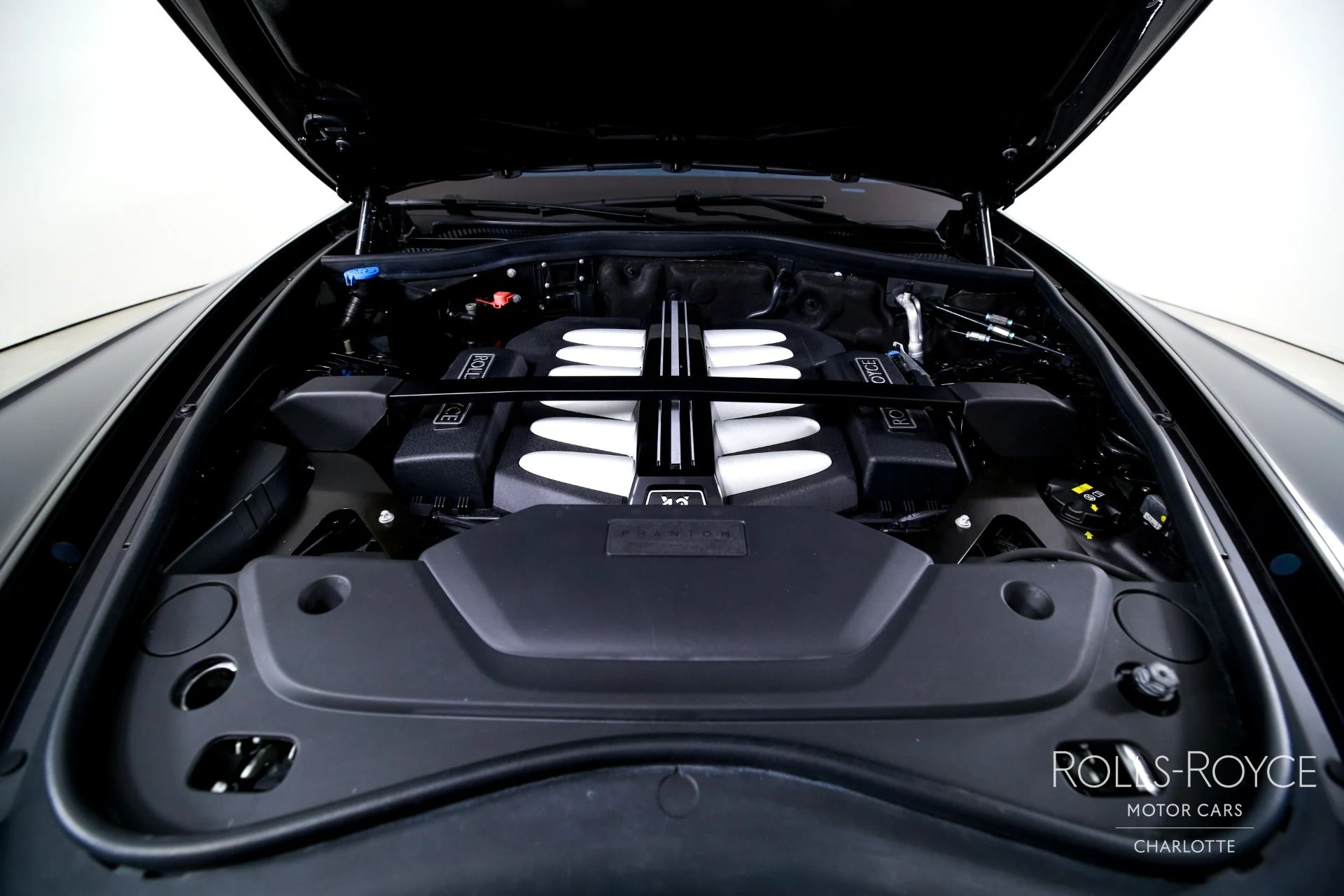mph037_347322622_Used_2019_Rolls_Royce_Phantom_1769450314_47a4cae862