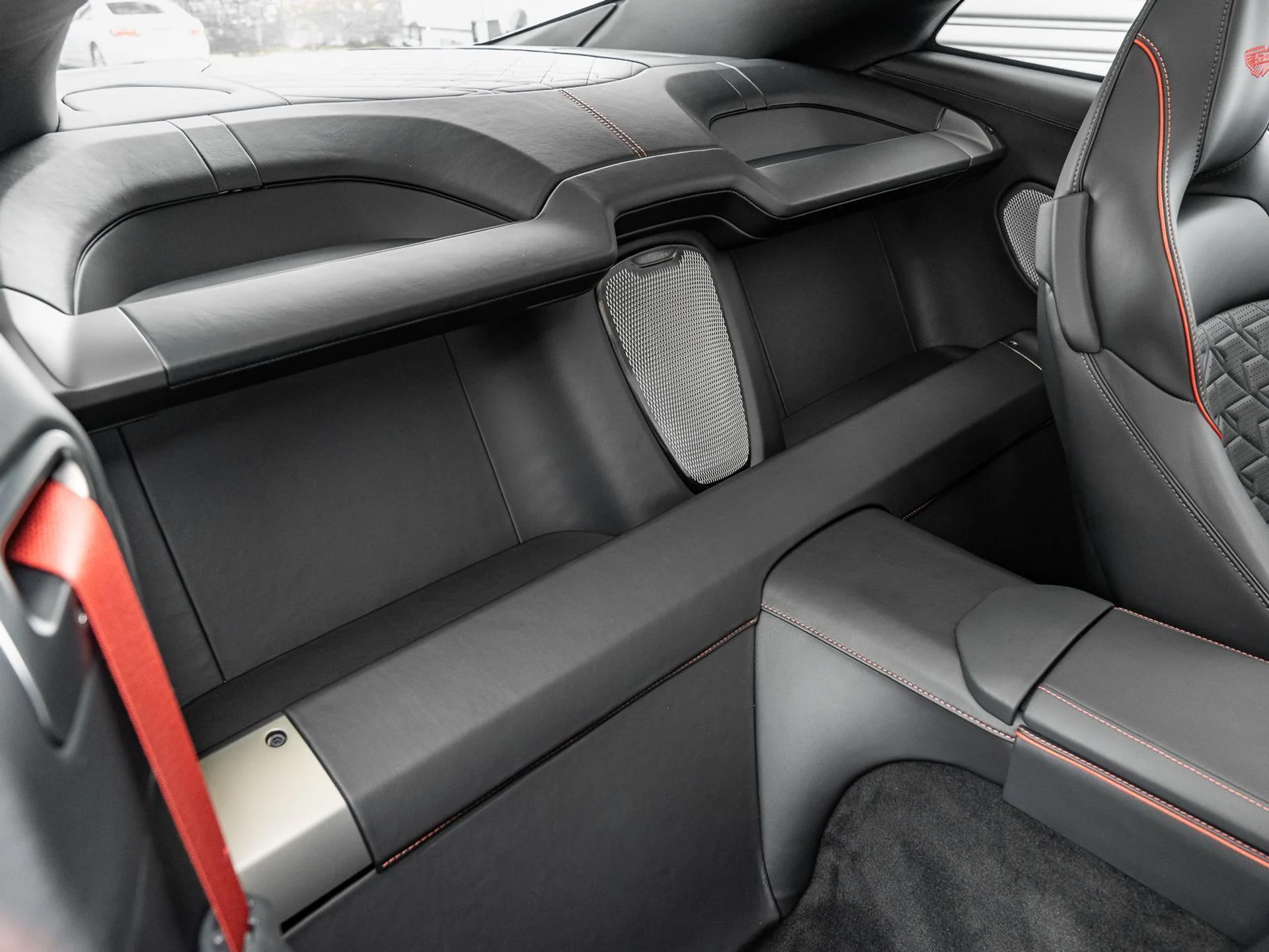 mph037_3476026548_Used_2025_Aston_Martin_Vanquish_Coupe_1780612112_0072116d6f