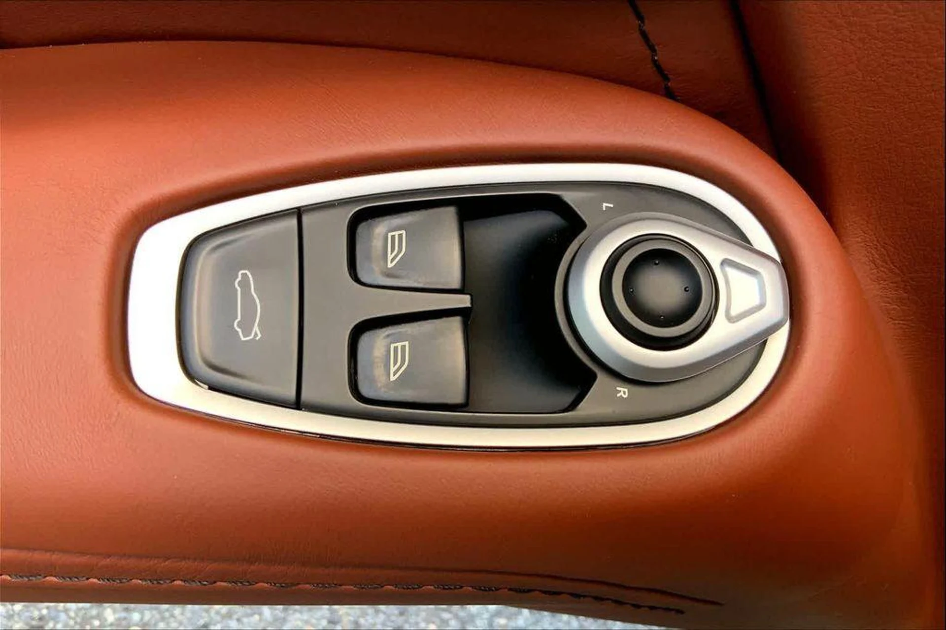 mph037_348035555_b_N6qq_R_Uaev_Oz_Wv_Qm_L_4b95y64l_A_7ba18b43ce