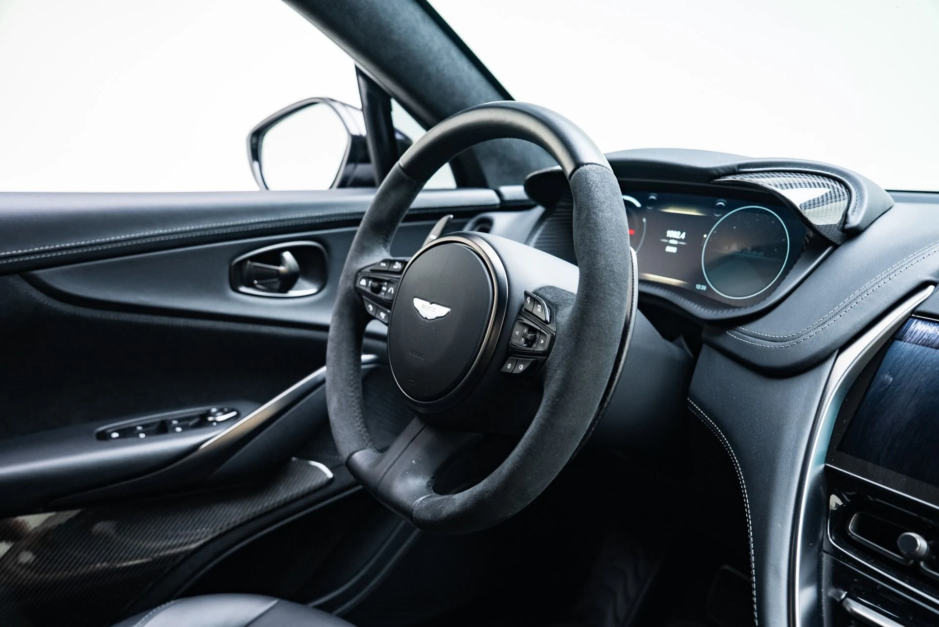 mph037_3484954849_Used_2023_Aston_Martin_DBX_707_1767147113_50b3a6dc4e