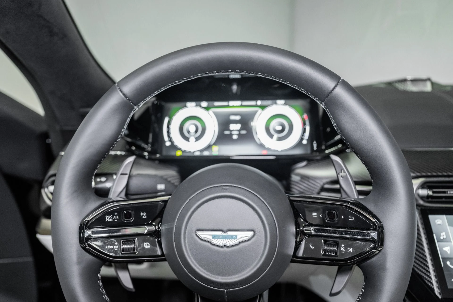 mph037_3488562196_New_2026_Aston_Martin_Vantage_S_Roadster_1780941042_6fde2e06fd