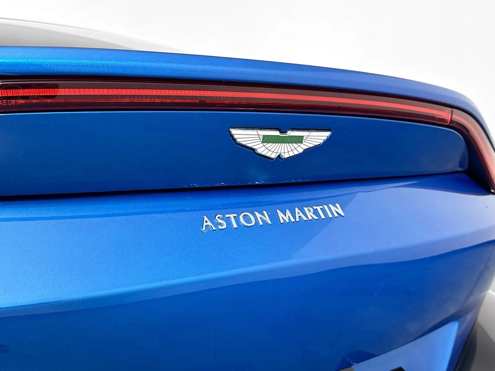 mph037_3504822150_Used_2019_Aston_Martin_Vantage_1784071683_70a483612d