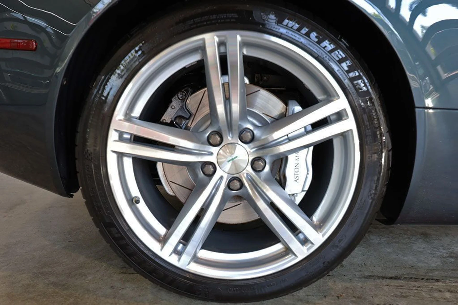 mph037_3528733275_used_2007_aston_martin_db9_2drcoupemanual_9689_21830752_38_1024_27f2fcd570