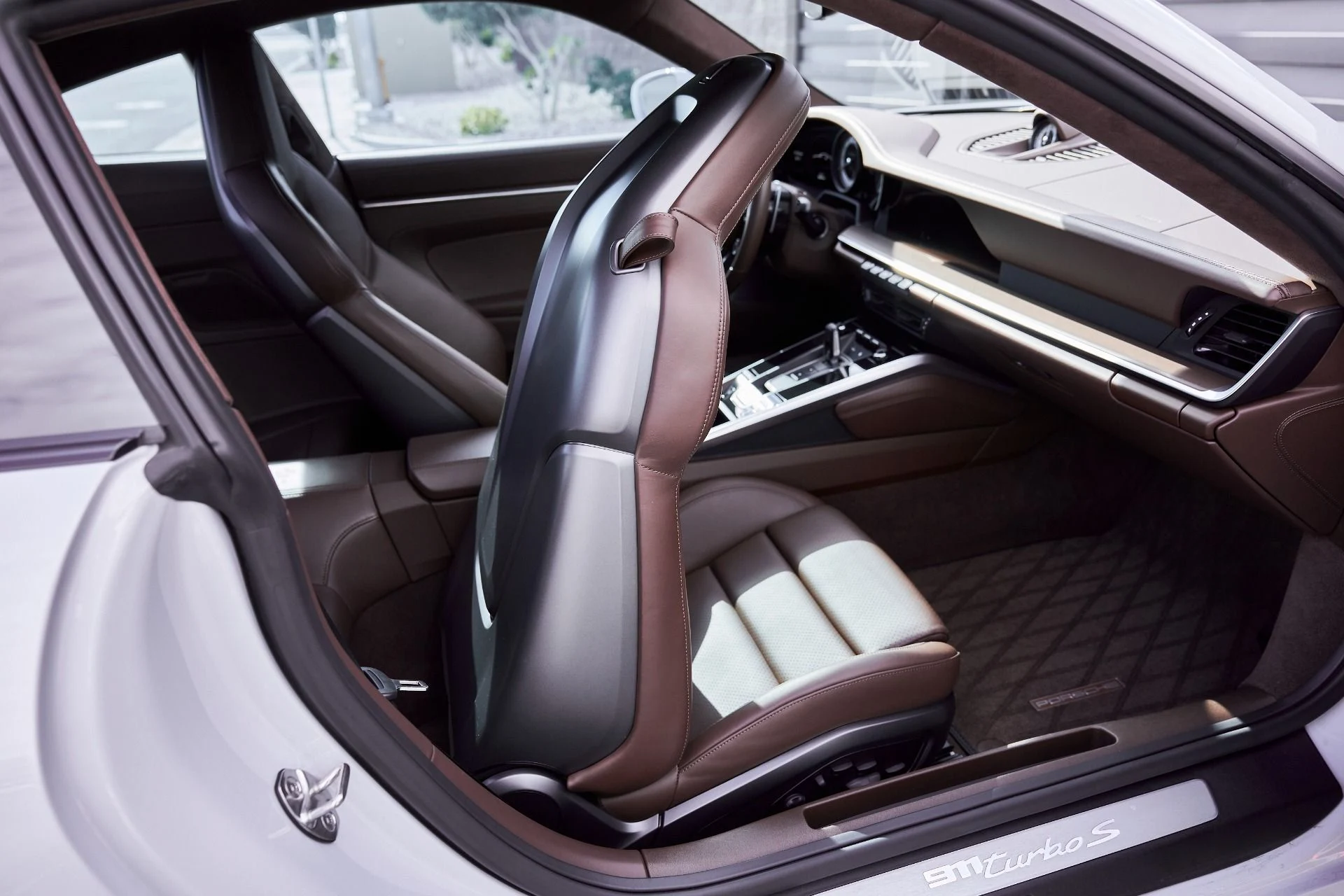 mph037_3544405836_Used_2024_Porsche_911_Turbo_S_1767838735_e5b7605a7c