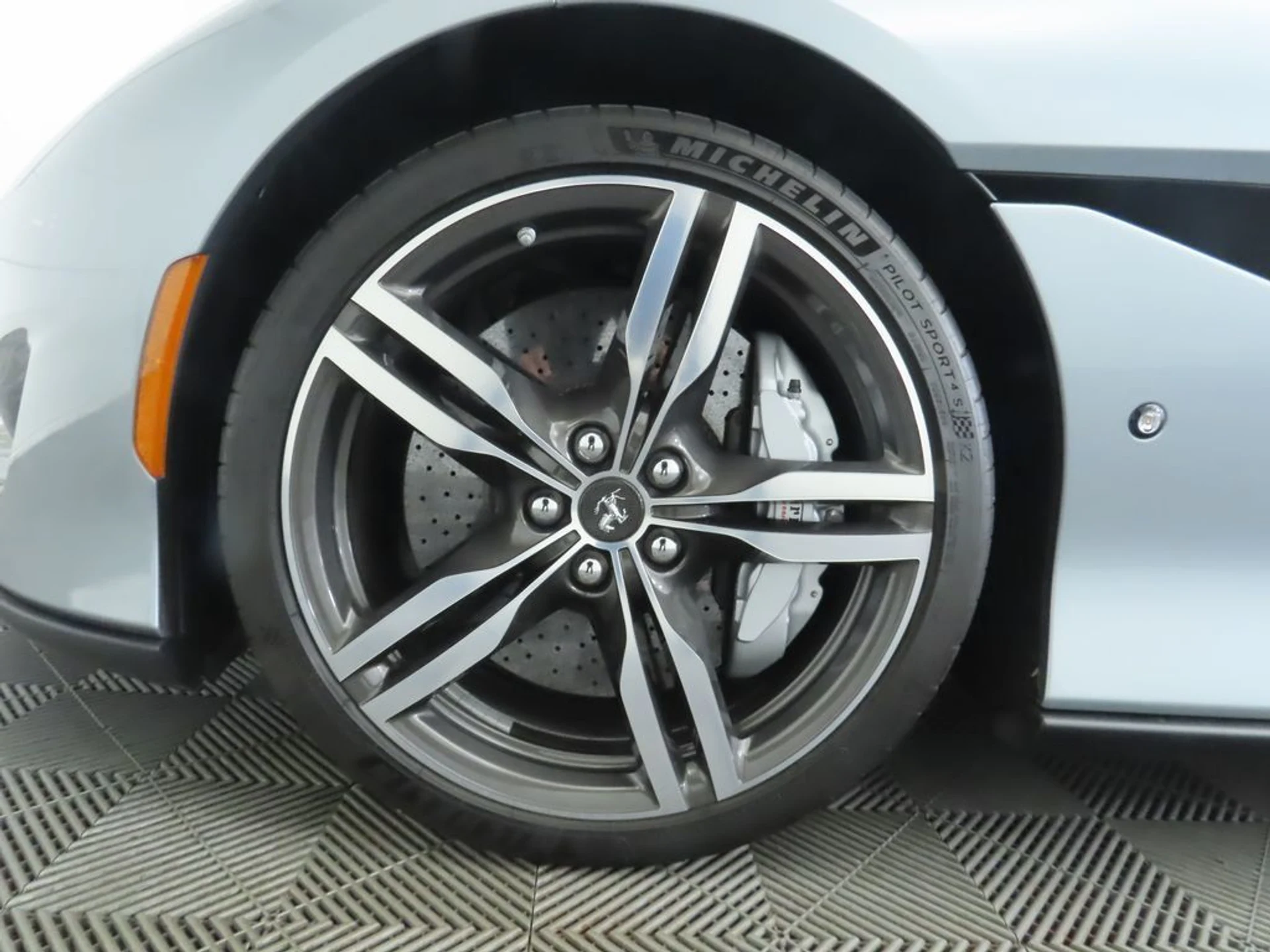 mph037_3556194331_used_2019_ferrari_portofino_base_8119_22954184_38_1024_ac419499e2