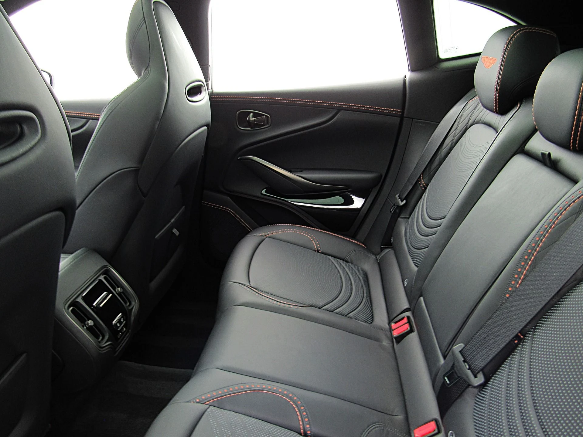 mph037_3557256352_Used_2023_Aston_Martin_DBX_07ed3f8173