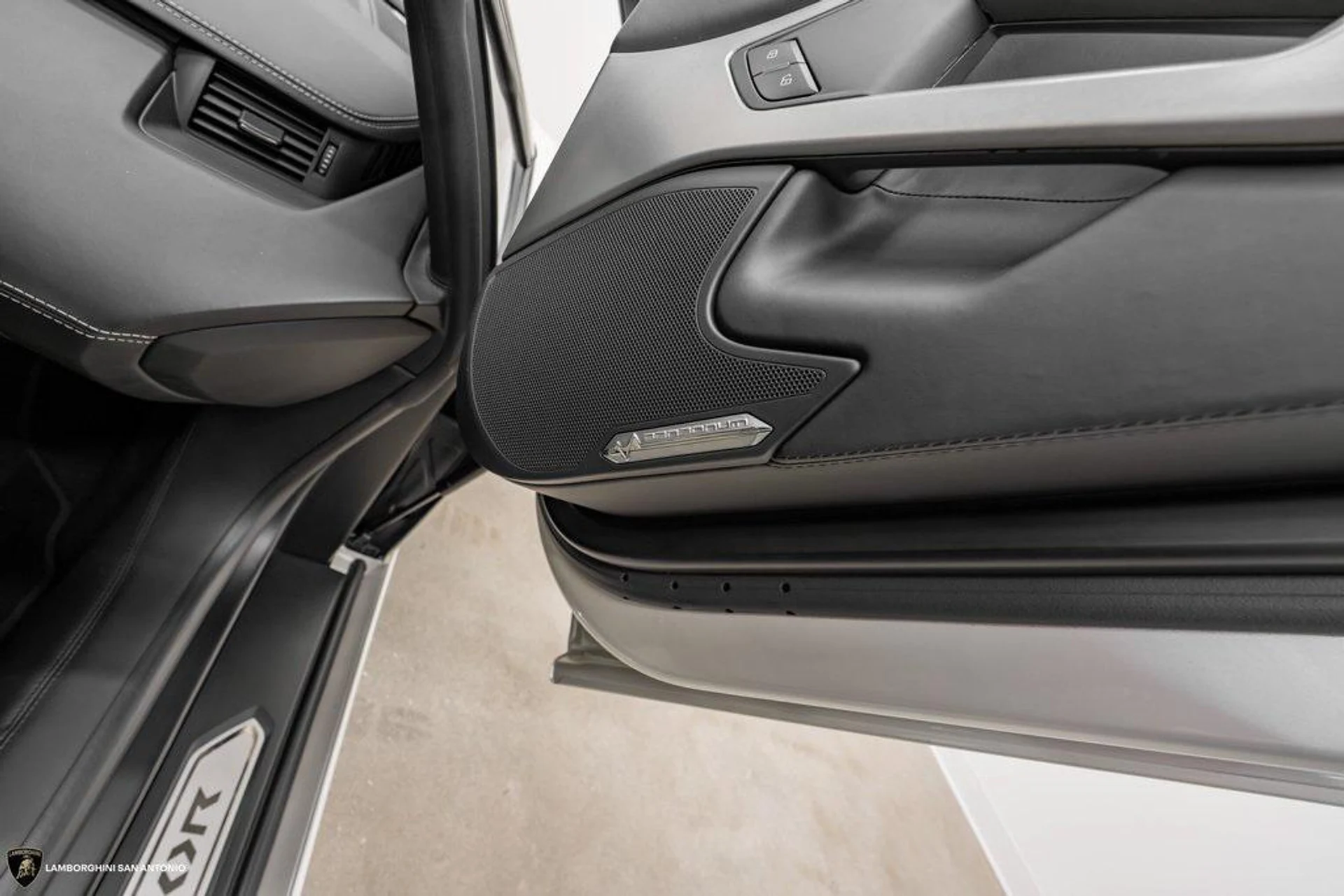 mph037_356113982_yp_B4ed_R01_C_Vg_Nh_T_Fim_Wc_O_Ph1_Ws_aa9f5dee08