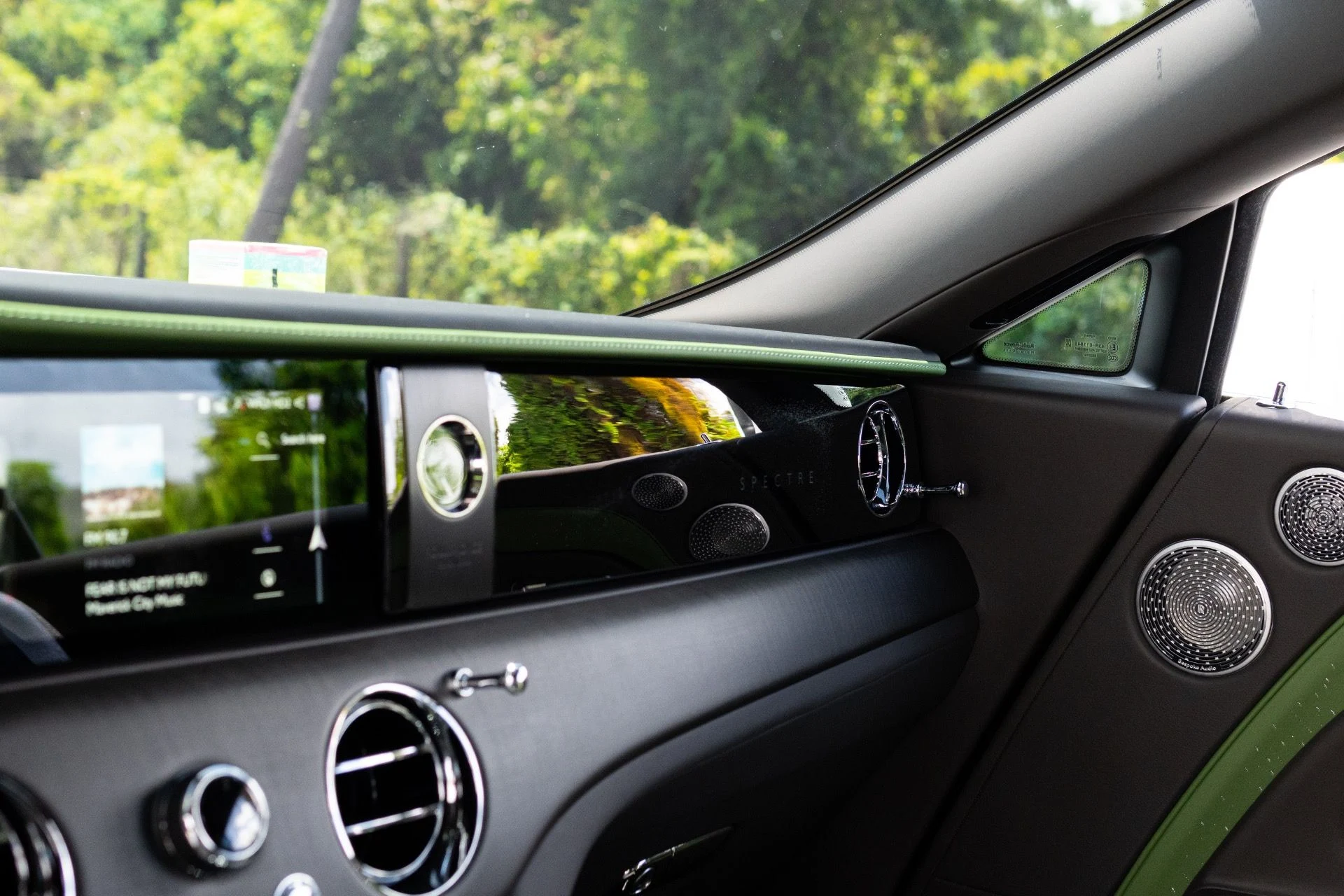 mph037_3564920317_Used_2024_Rolls_Royce_Spectre_1775023108_52d95aae52