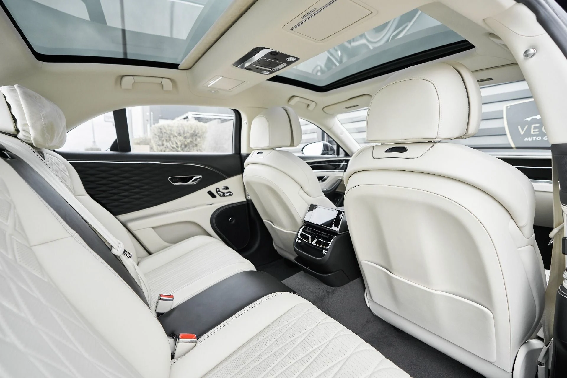 mph037_3567681838_Used_2022_Bentley_Flying_Spur_V8_1763502818_7c3014c529