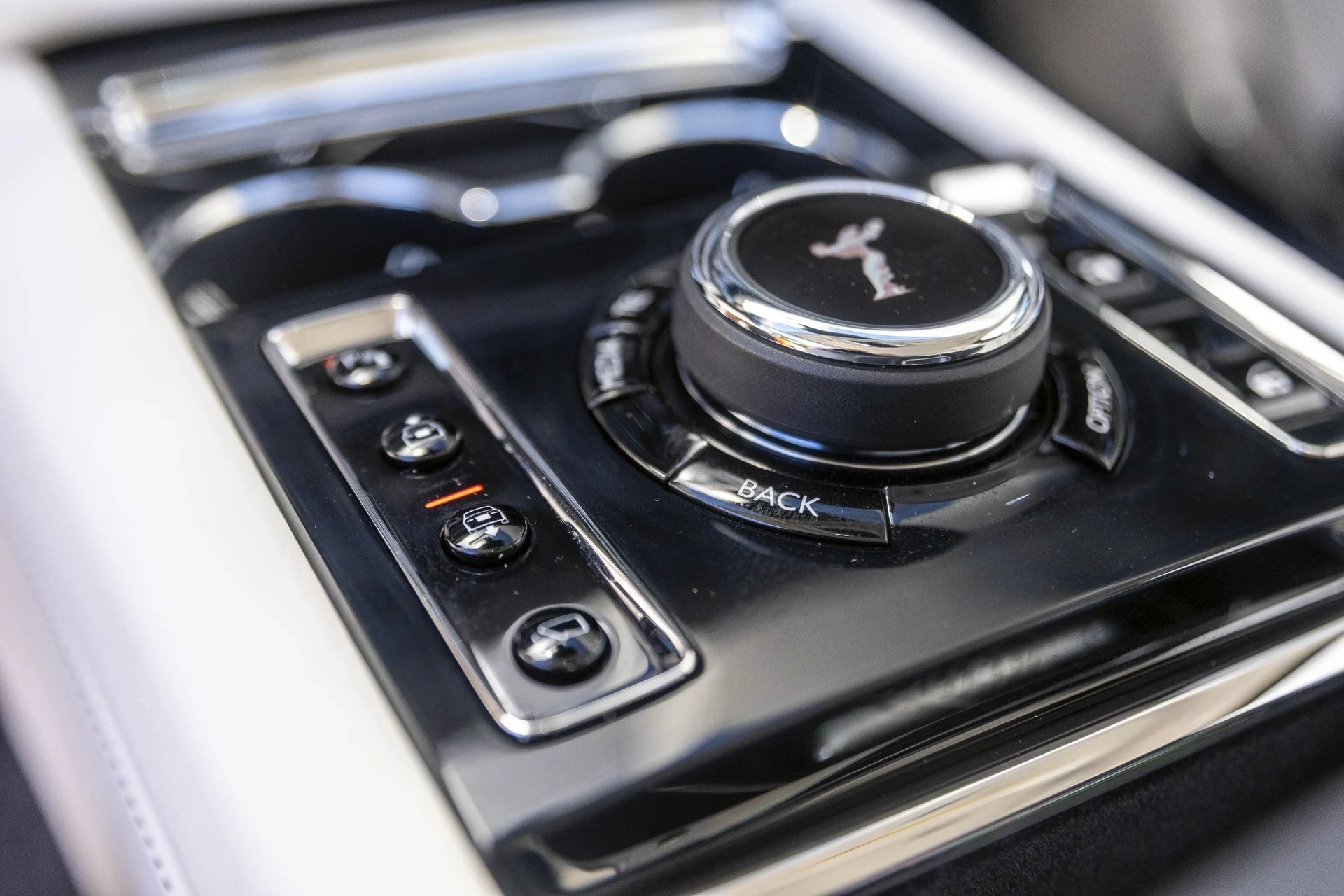 mph037_3577521561_Hi_Tech_Luxury_Imports_LLC_SCA_13_GZ_03_SU_230190_image_37_5902fad517