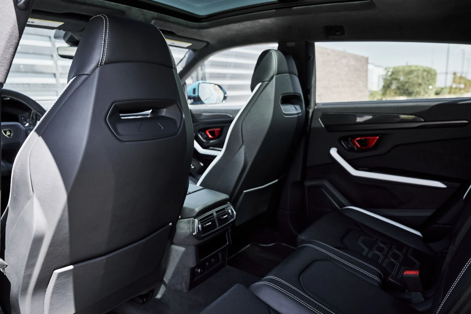 mph037_3579019177_Used_2025_Lamborghini_Urus_SE_1781314227_e6006e4ded