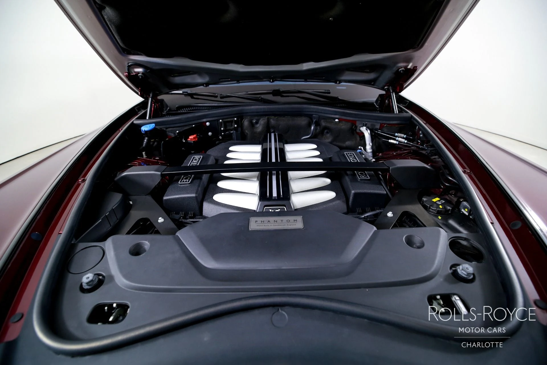 mph037_3581069673_Used_2019_Rolls_Royce_Phantom_1760804131_7a3a8f0b72