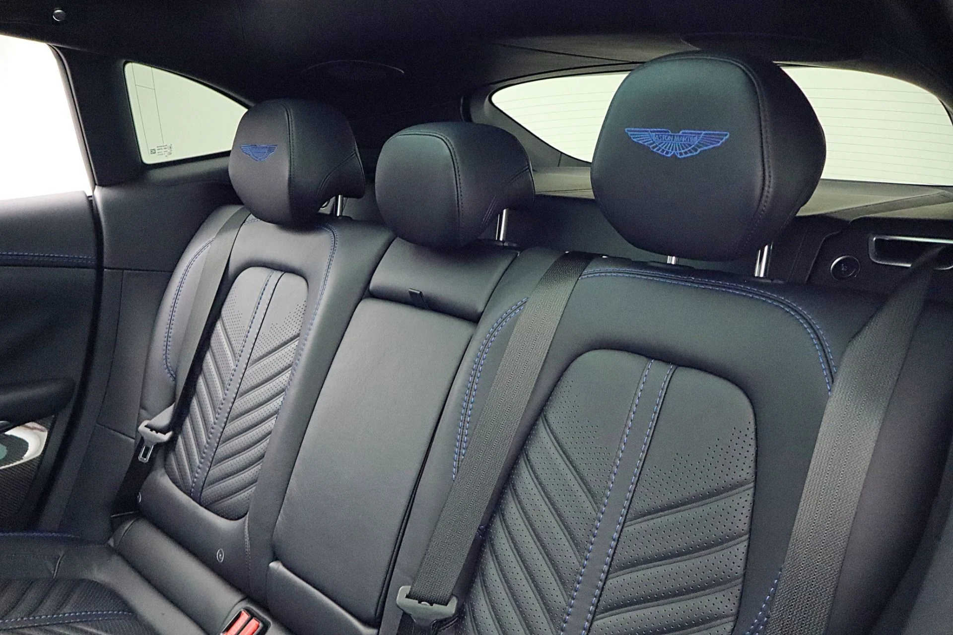 mph037_358303027_Used_2023_Aston_Martin_DBX_707_0872f064a2