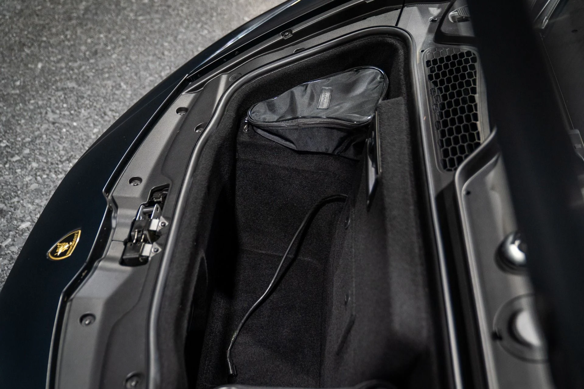 mph037_3595025527_Used_2018_Lamborghini_Huracan_LP_640_4_Performante_Ad_Personam_Paint_and_Interior_Massive_Sticker_1769148084_4ea51bd459