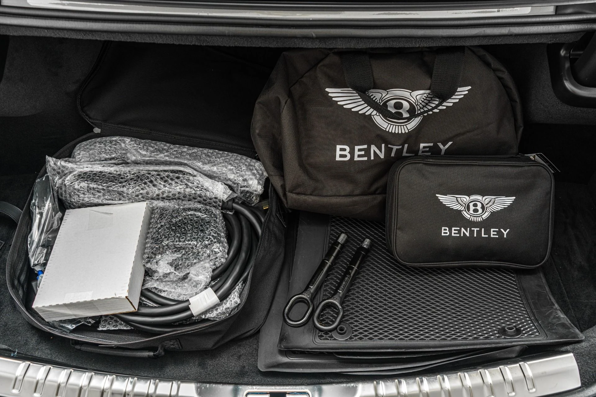 mph037_3604032775_Used_2026_Bentley_Flying_Spur_Azure_1772059089_2fff1855a1