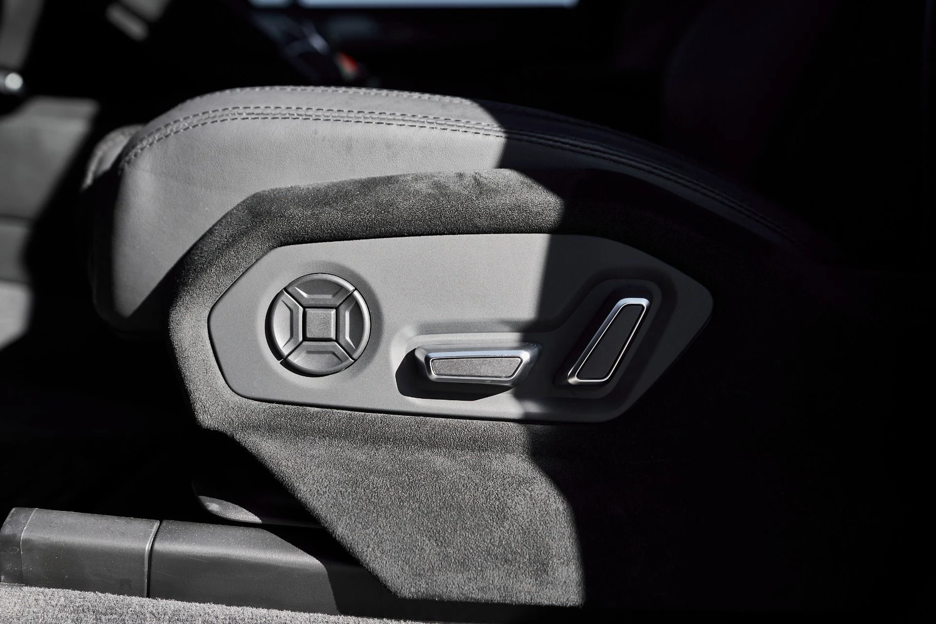 mph037_3619948631_Used_2023_Lamborghini_Urus_Performante_1761860761_6d6a0db6e2