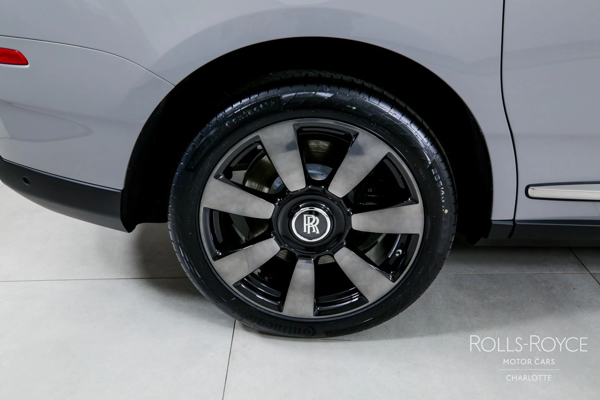 mph037_3620434206_Used_2024_Rolls_Royce_Cullinan_1750950017_aadc5e9b75