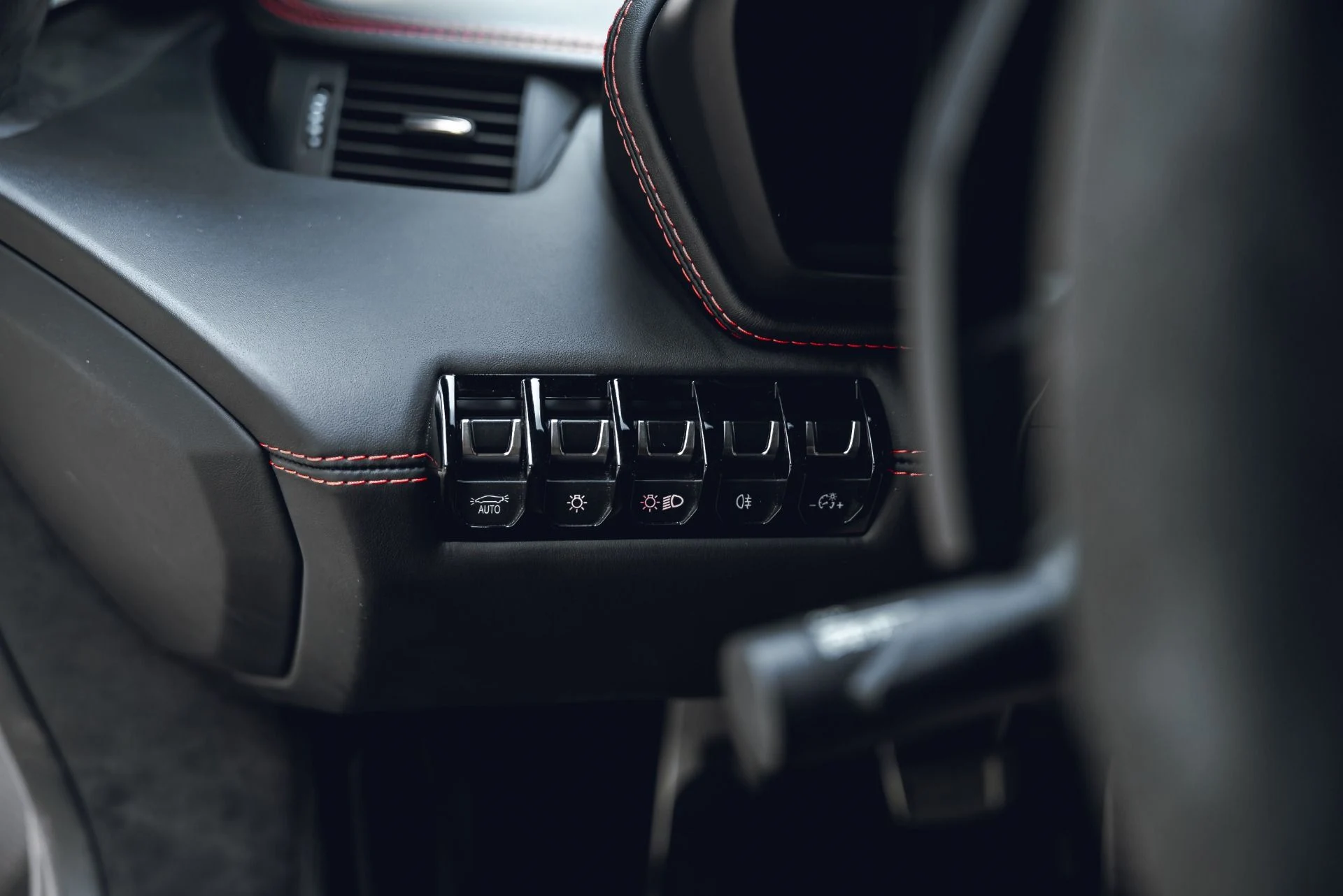mph037_3627925762_Used_2018_Lamborghini_Aventador_LP_740_4_S_1783639911_c6843f9d34
