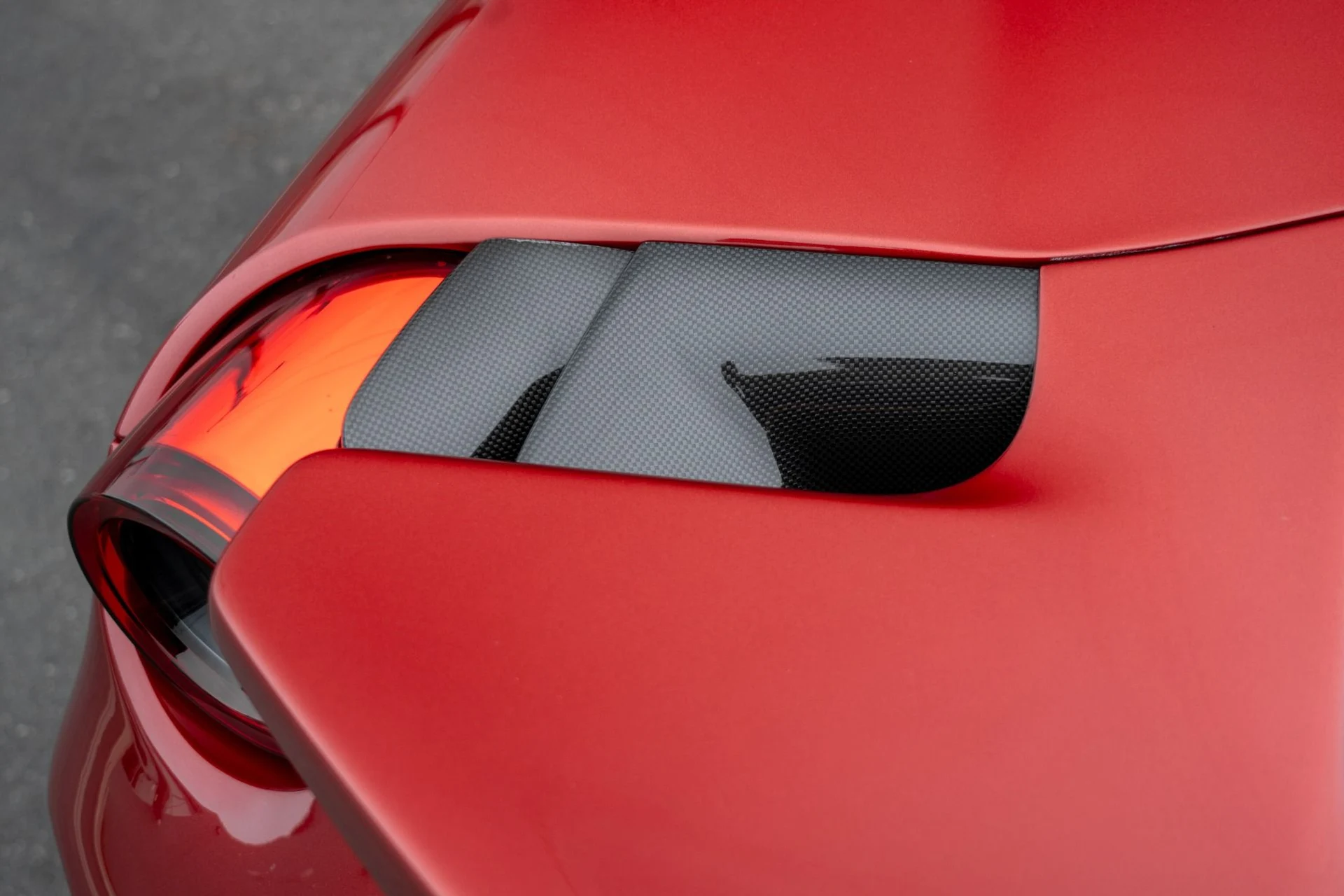 mph037_362883300_Used_2019_Ferrari_488_Pista_1759877636_c87604f870