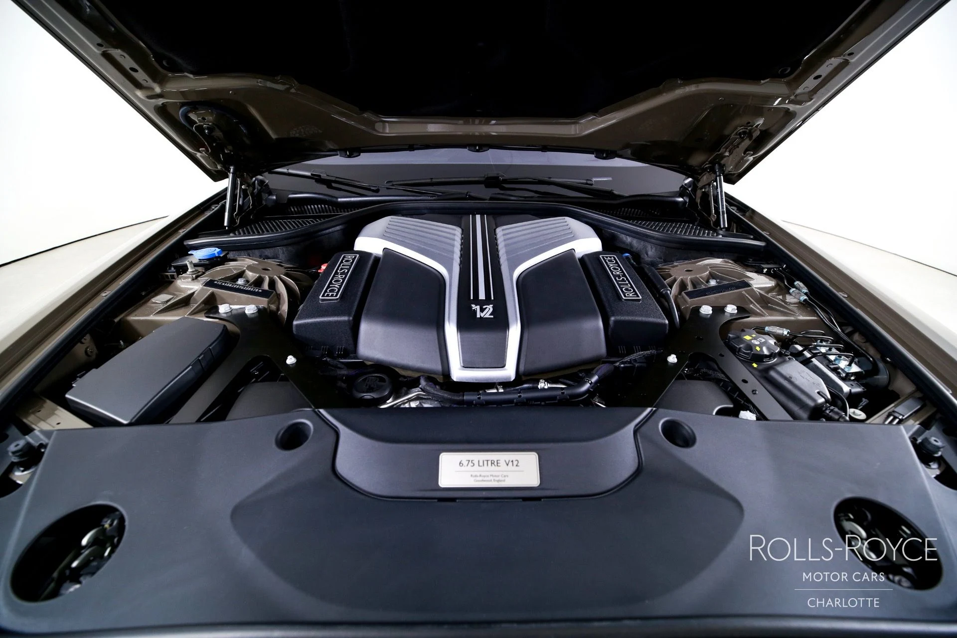 mph037_3639030108_Used_2025_Rolls_Royce_Ghost_1759510962_0f5836057f