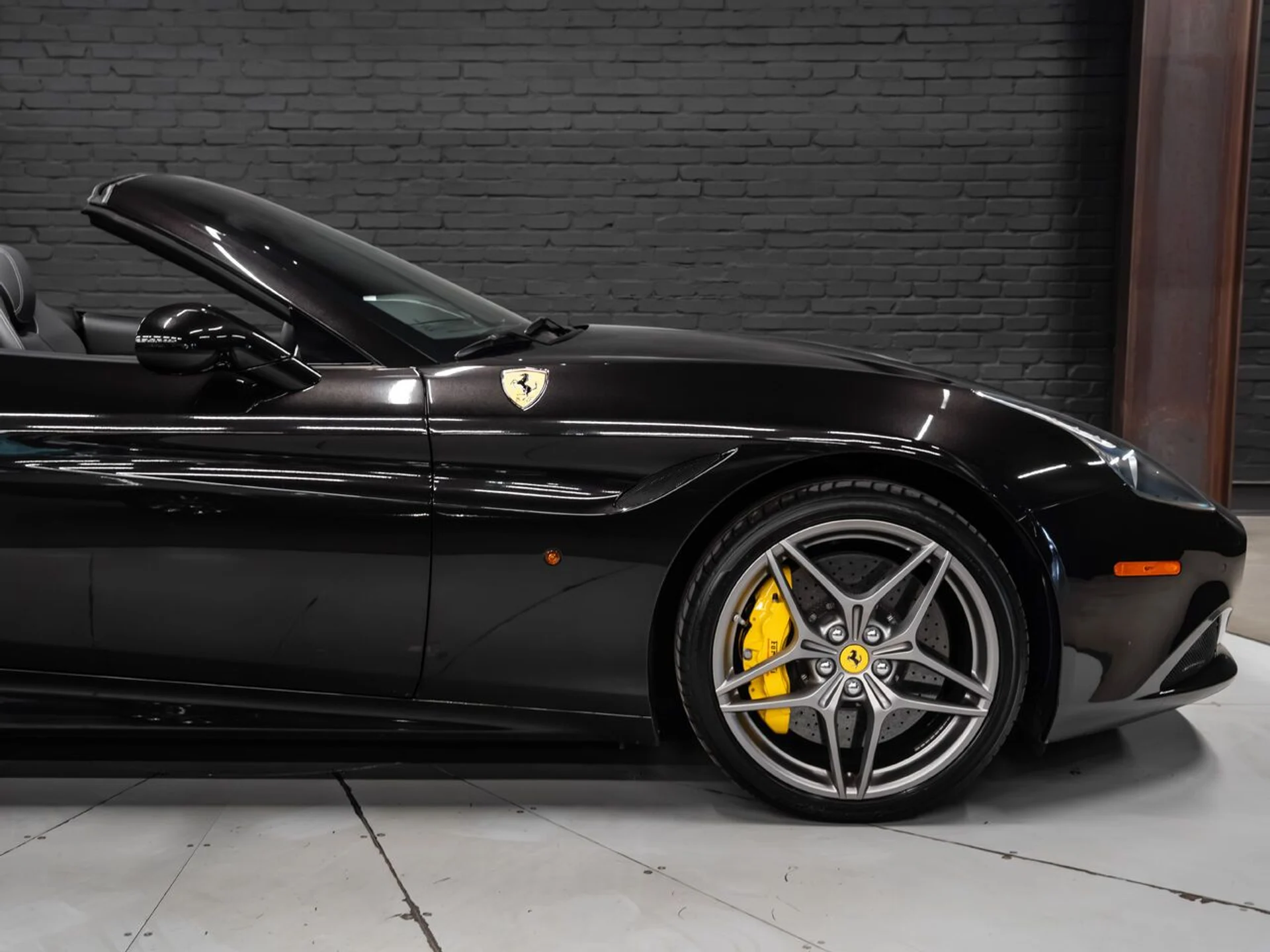 mph037_364872845_ferrari_california_2015_a05bc43f34