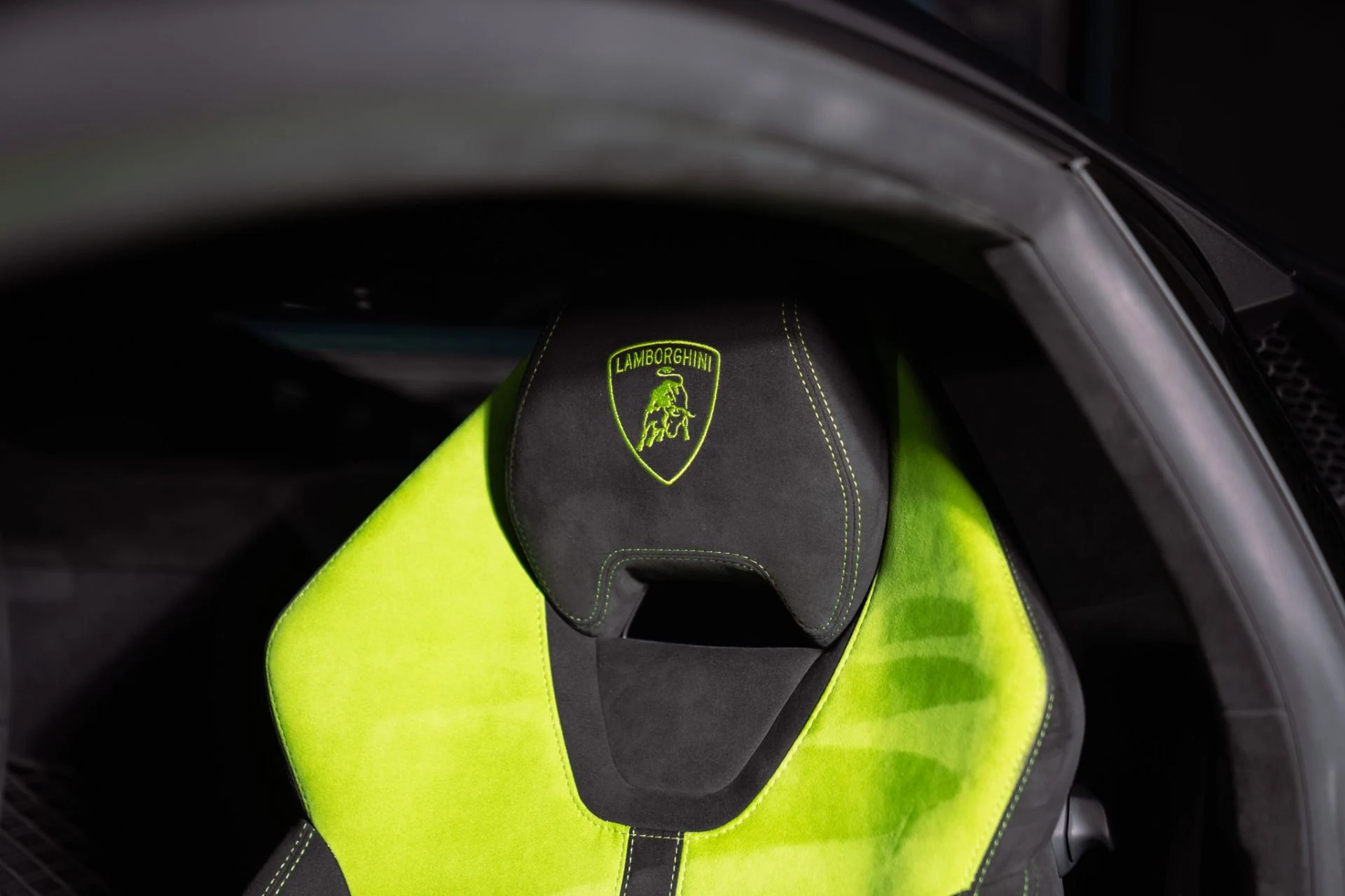 mph037_3651948175_Used_2018_Lamborghini_Huracan_LP_640_4_Performante_Ad_Personam_Paint_and_Interior_Massive_Sticker_1791560590_4bd6fe2625