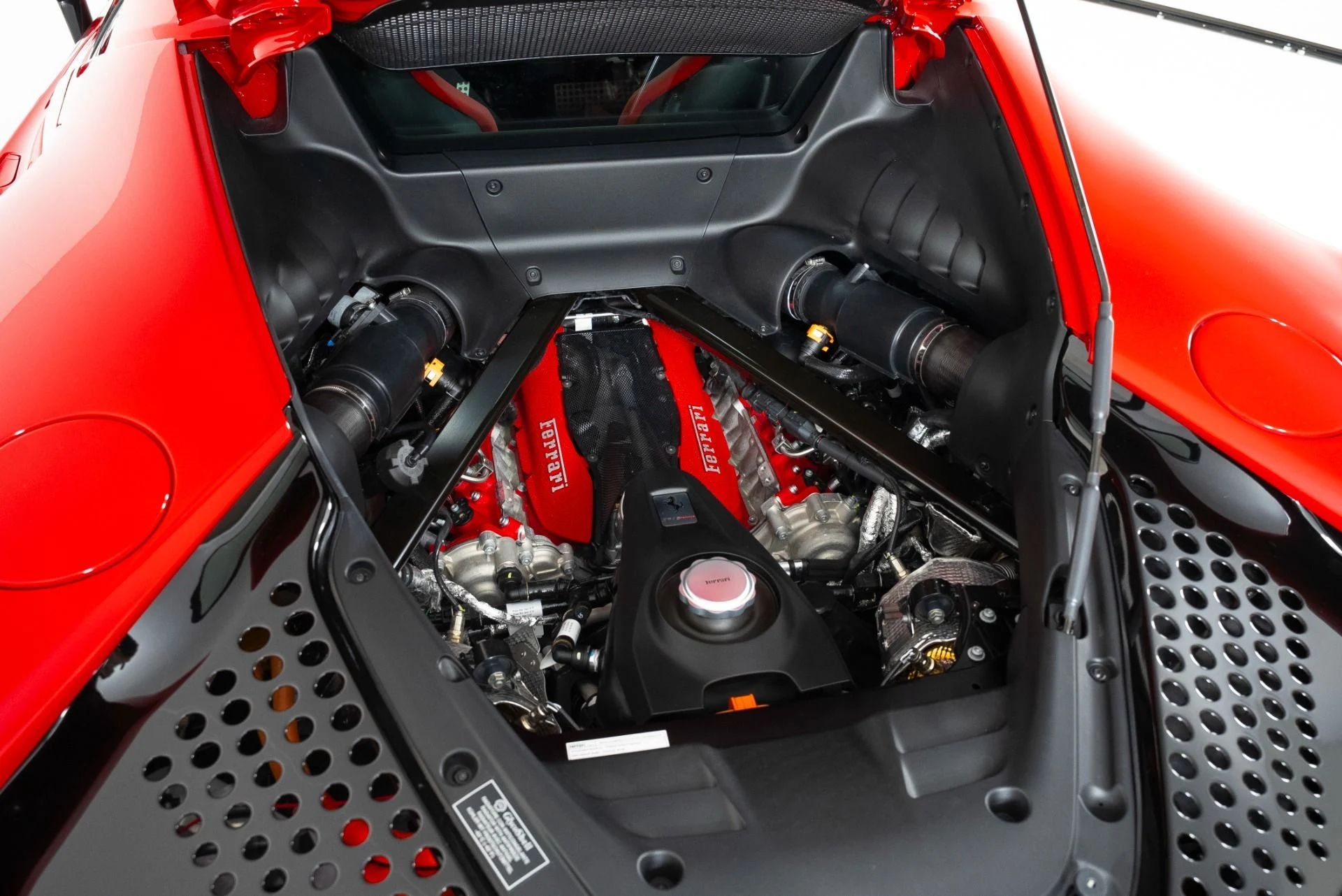 mph037_3652119959_Used_2023_Ferrari_SF_90_Stradale_1755717820_c5cbc393b7