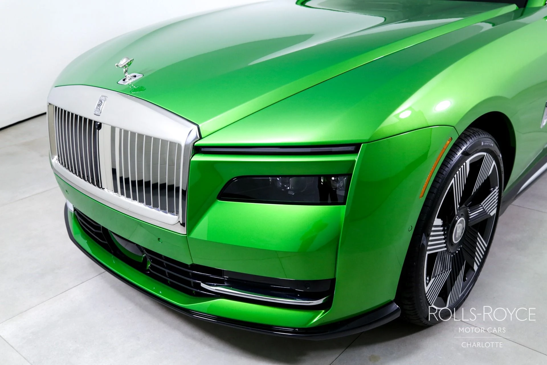 mph037_3656991610_Used_2024_Rolls_Royce_Spectre_1738086409_c25763f40f
