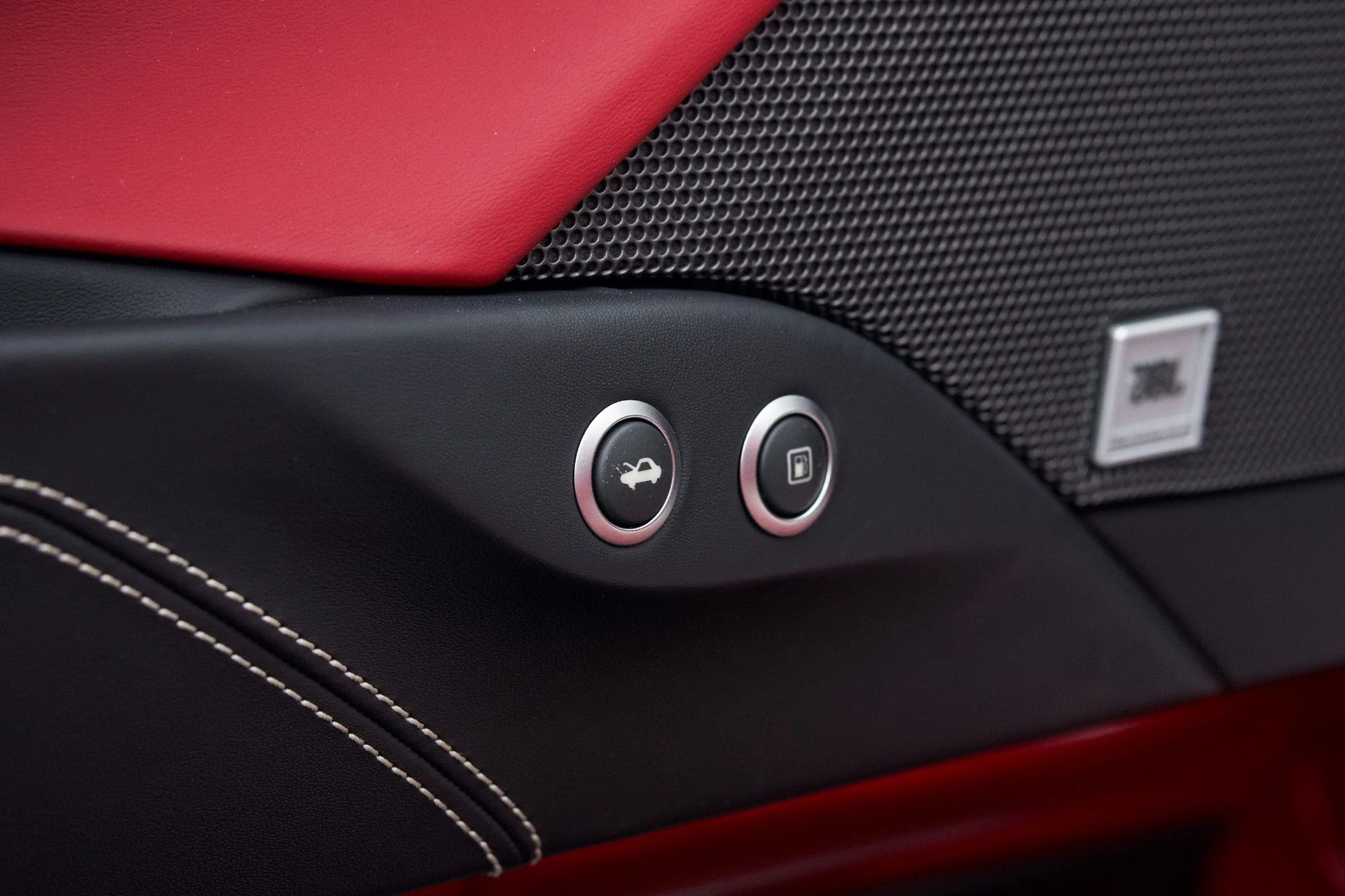 mph037_3663056009_Used_2019_Ferrari_488_Spider_1775191642_3535f211df