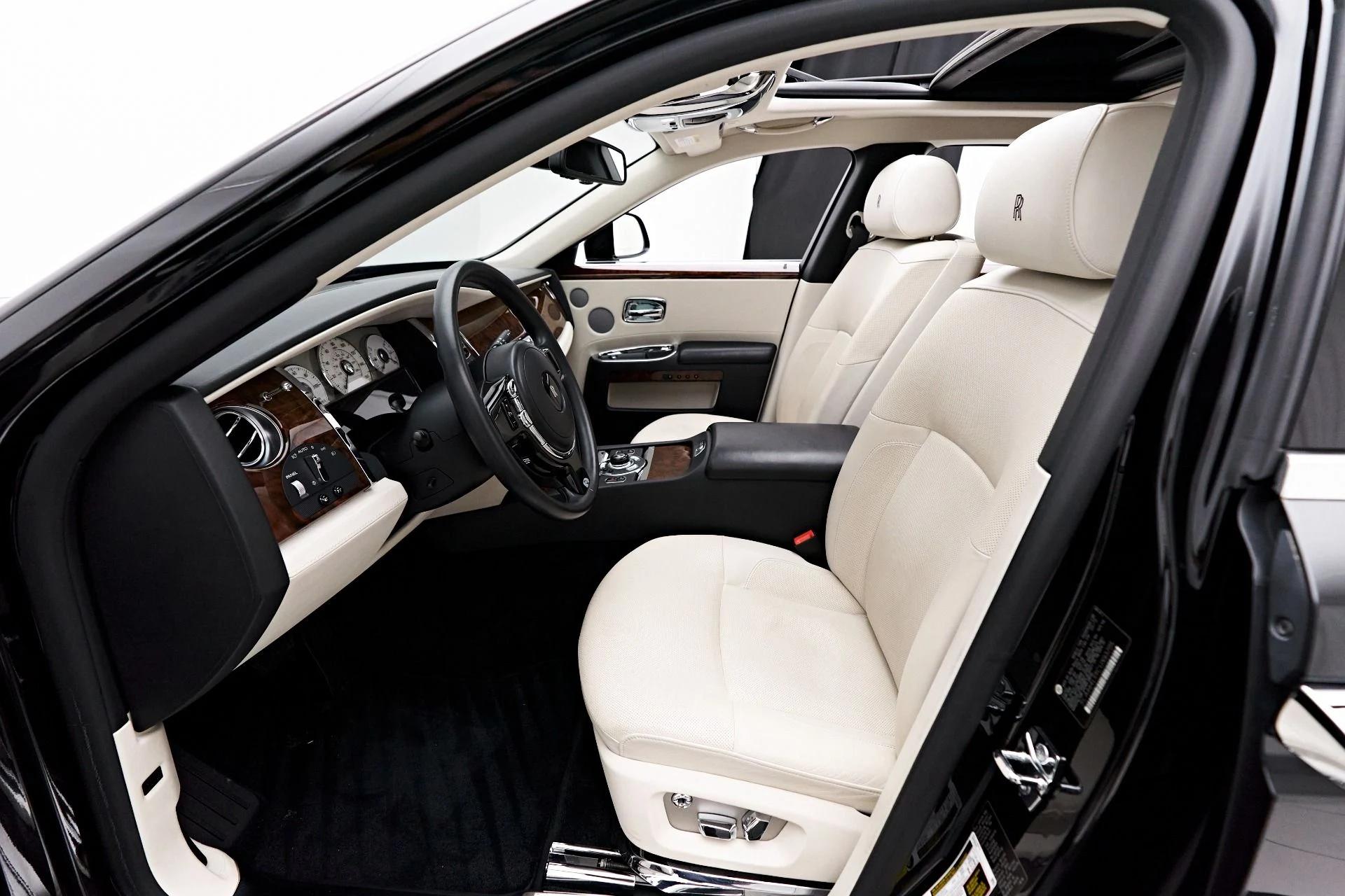 mph037_367560456_Used_2012_Rolls_Royce_Ghost_Base_1690494640_13d3e0d8ed